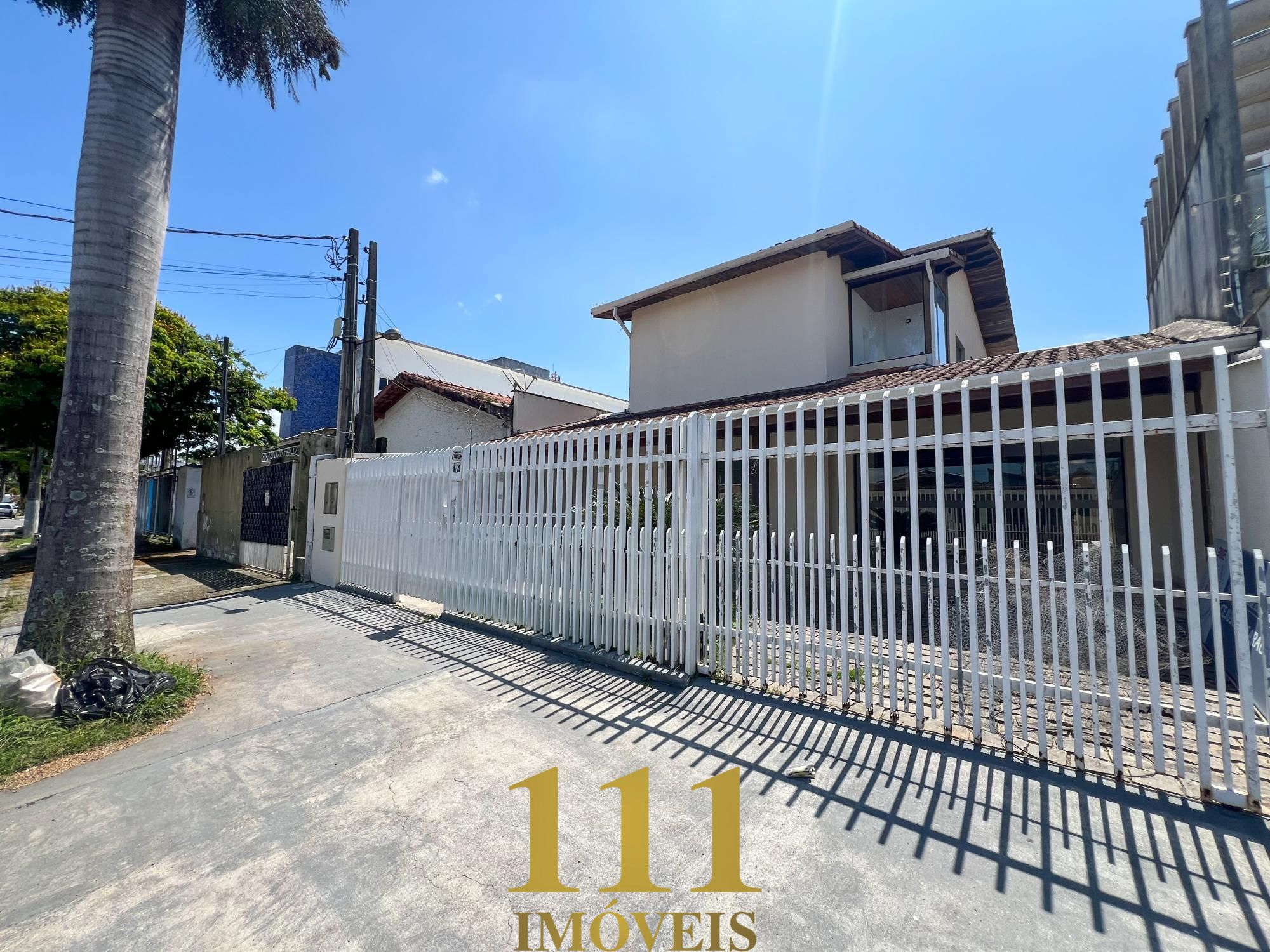 Casa comercial no Jardim Primavera/ Caraguatatuba.