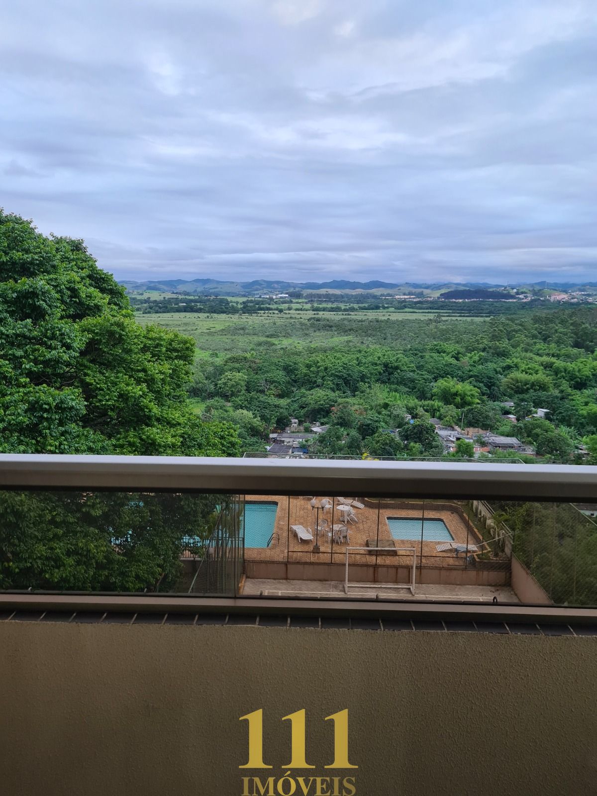 Apartamento para locação no Ed. Por do Sol com vista pra área do banhado.