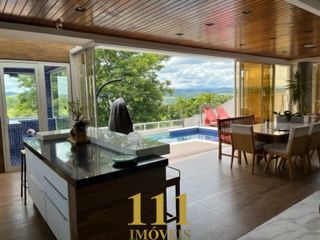 Residência no Condomínio Jaguary