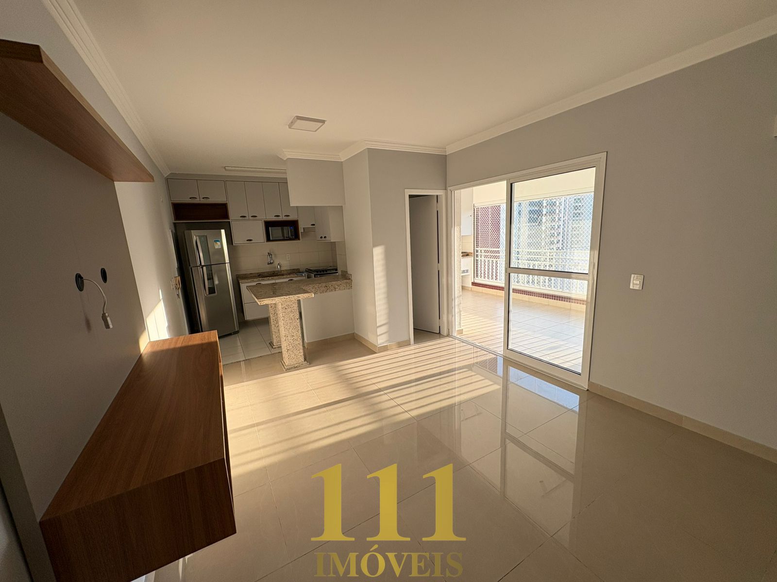 **Apartamento à venda com 2 suítes e varanda com churrasqueira**