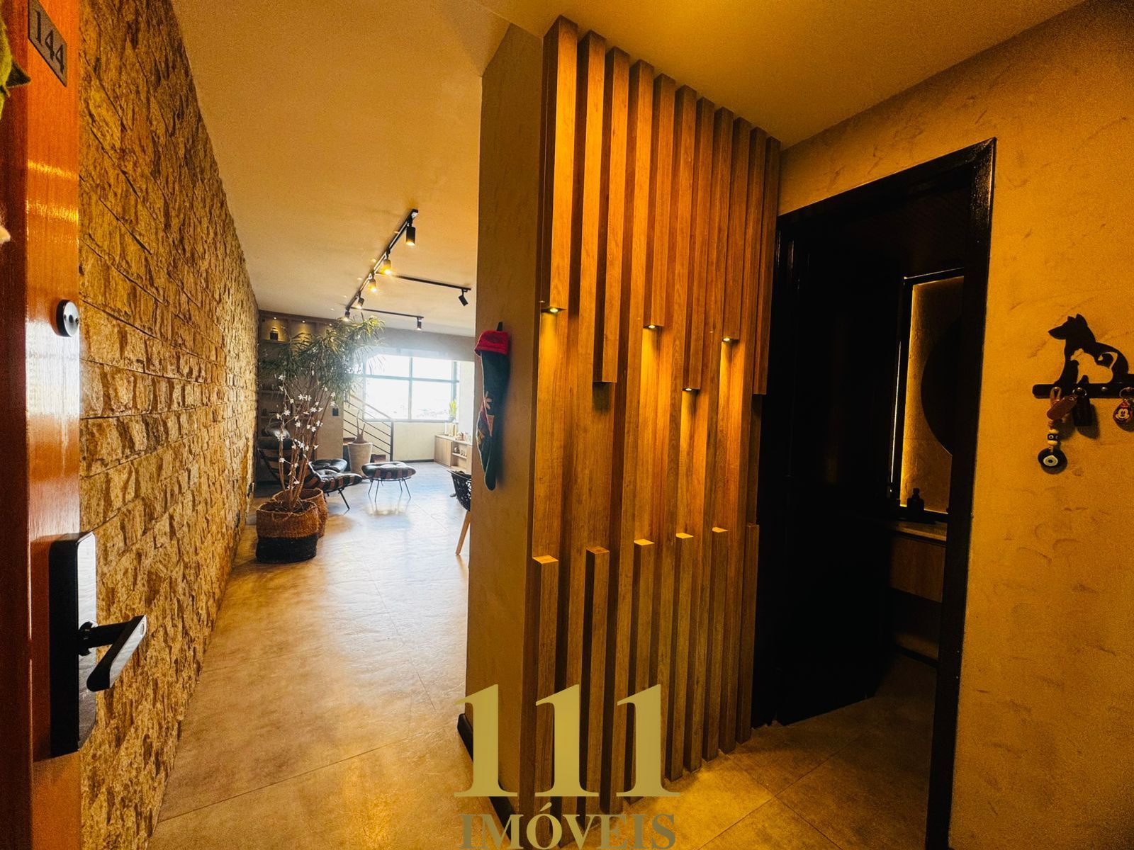 Linda cobertura no Jardim Aquarius, toda reformada, vista maravilhosa.