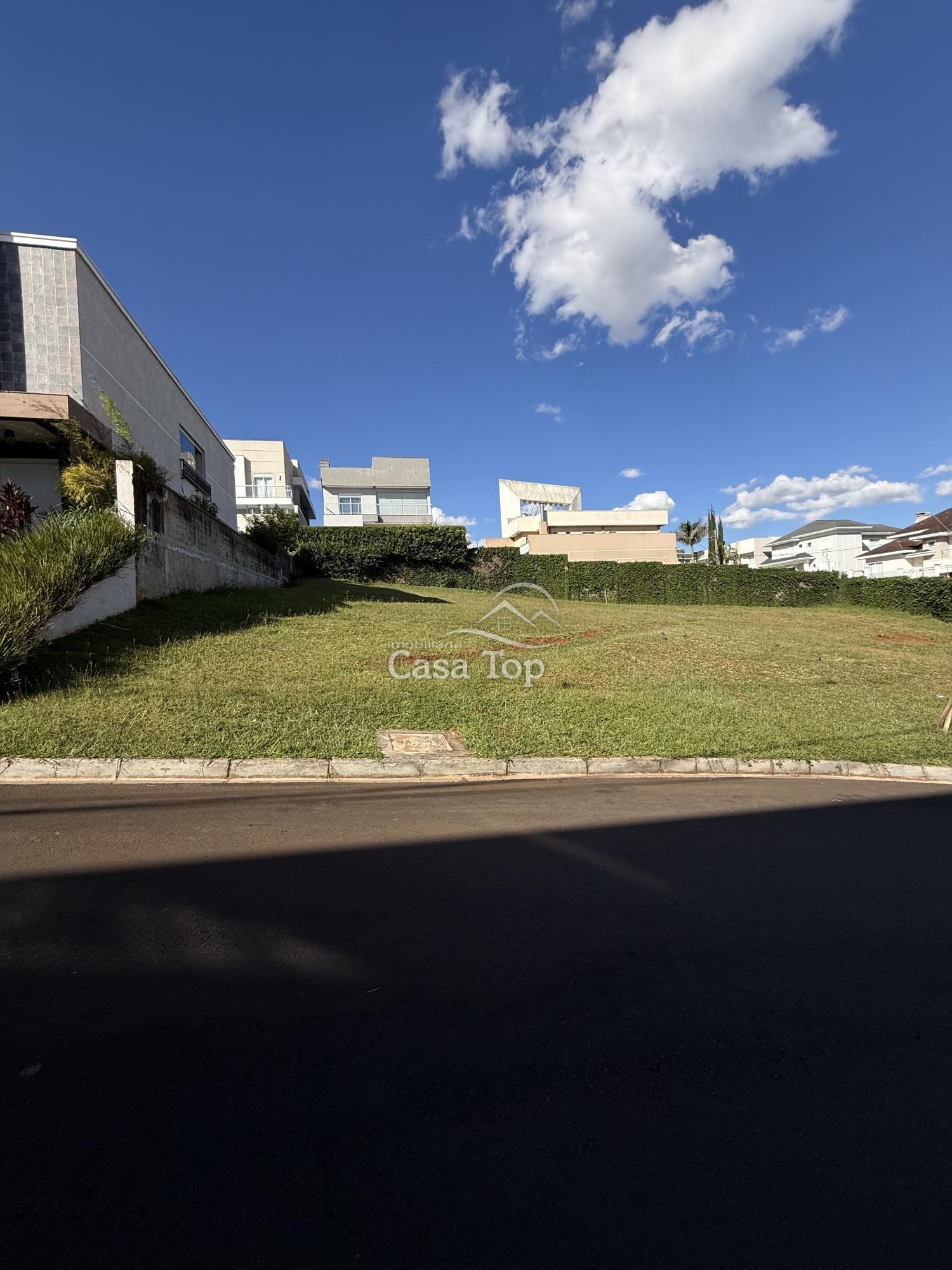 Terreno à venda no Condomínio La Défense - Vila Estrela