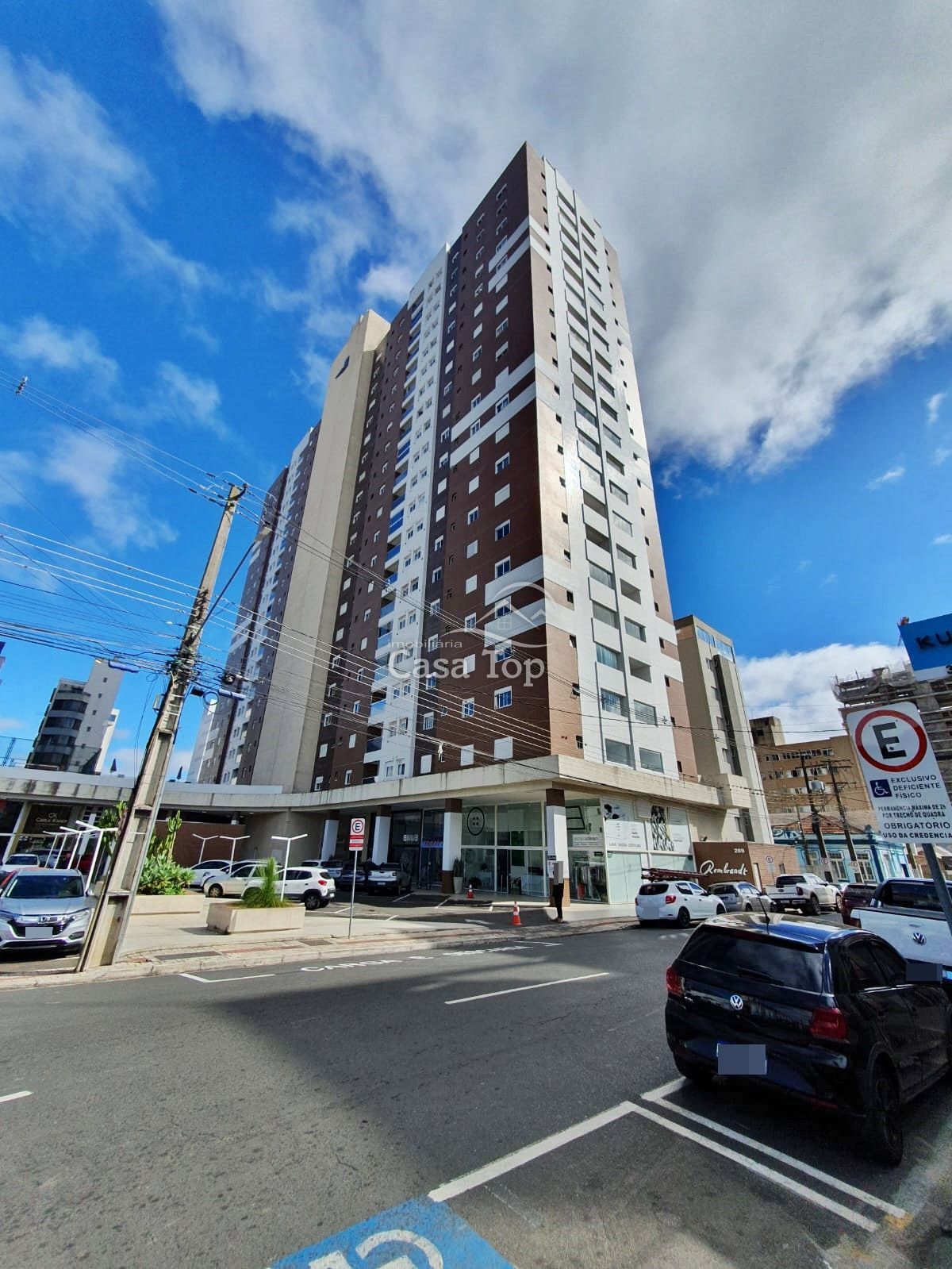 Apartamento semimobiliado para alugar Edifício Rembrandt Square - Centro