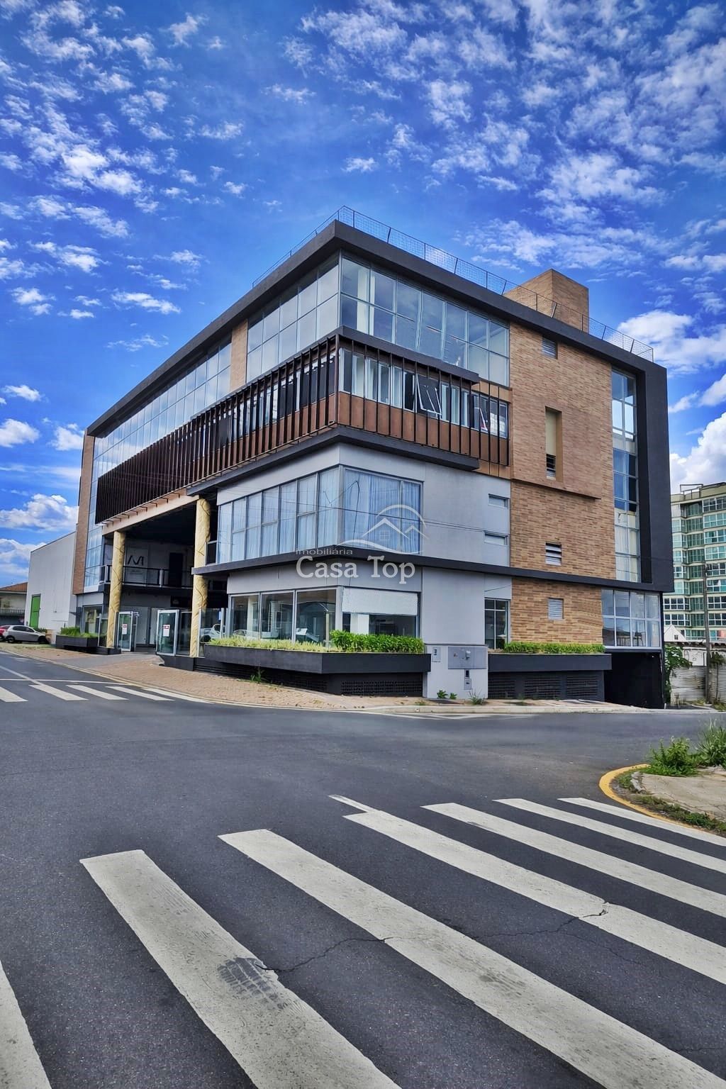 Sala comercial para alugar no Hot Center - Nova Rússia