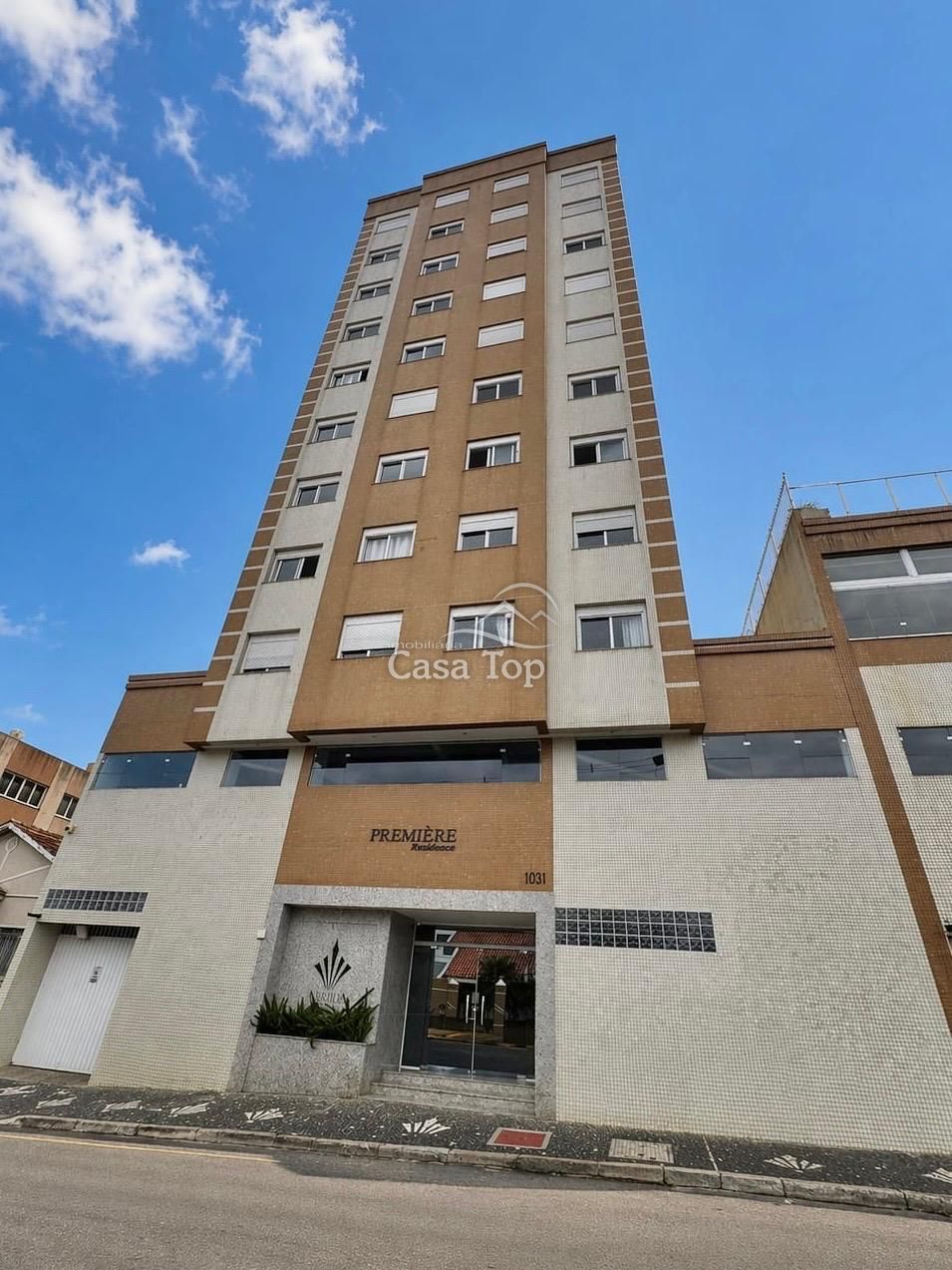 Apartamento semimobiliado à venda Edifício Premiere - Centro