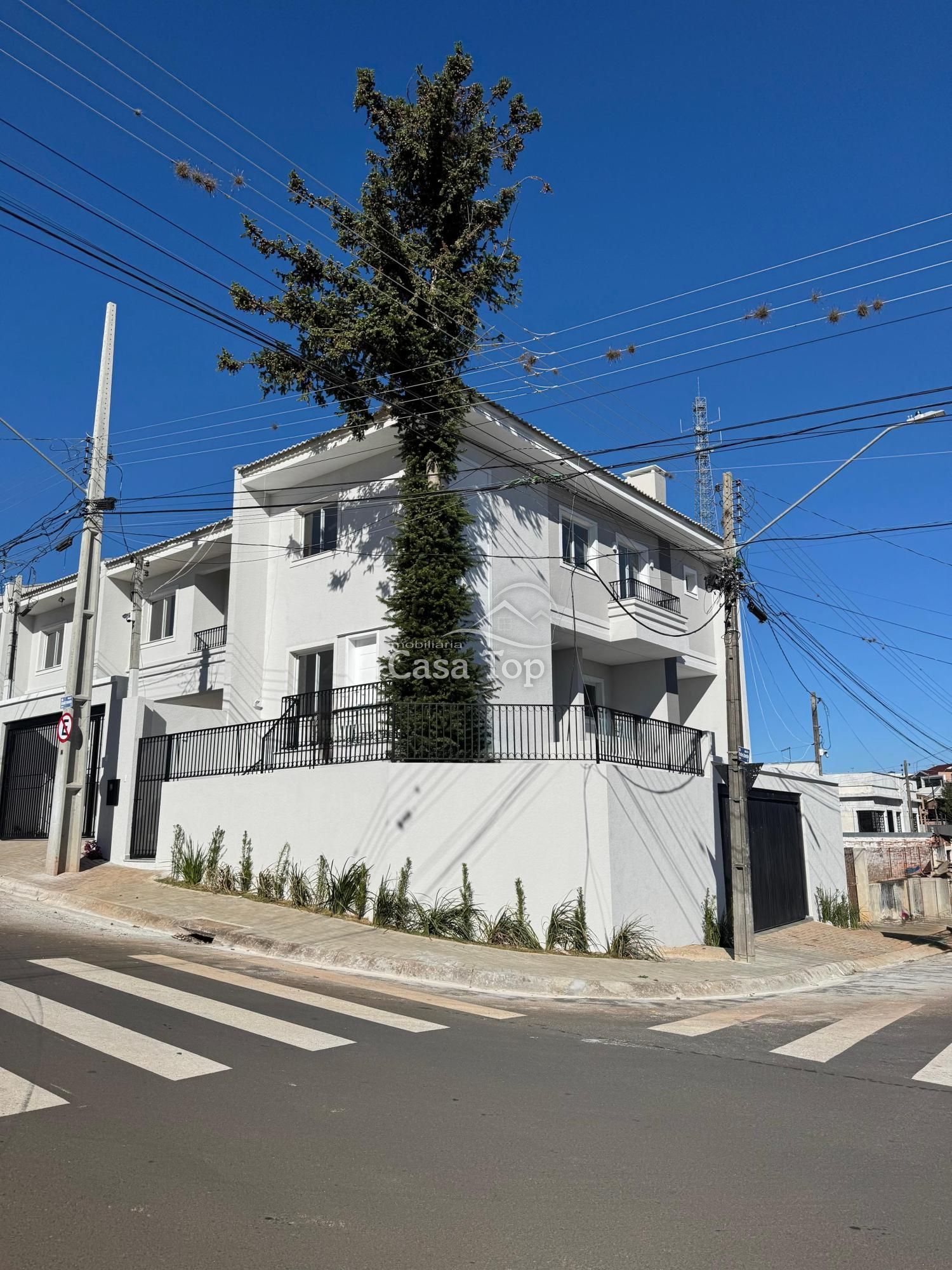 Sobrado Triplex à venda Órfãs