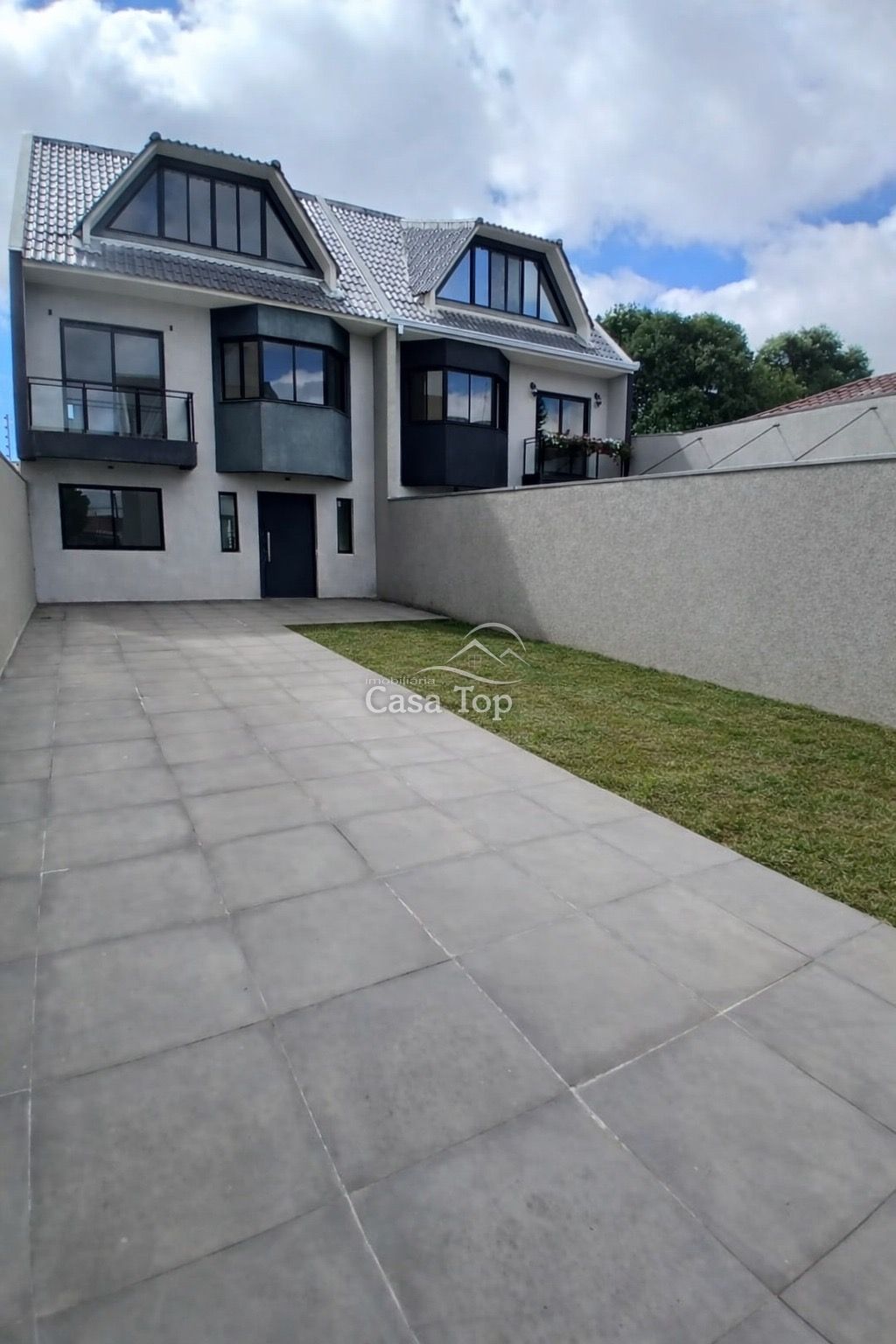 Sobrado Triplex para Alugar no Jardim Carvalho