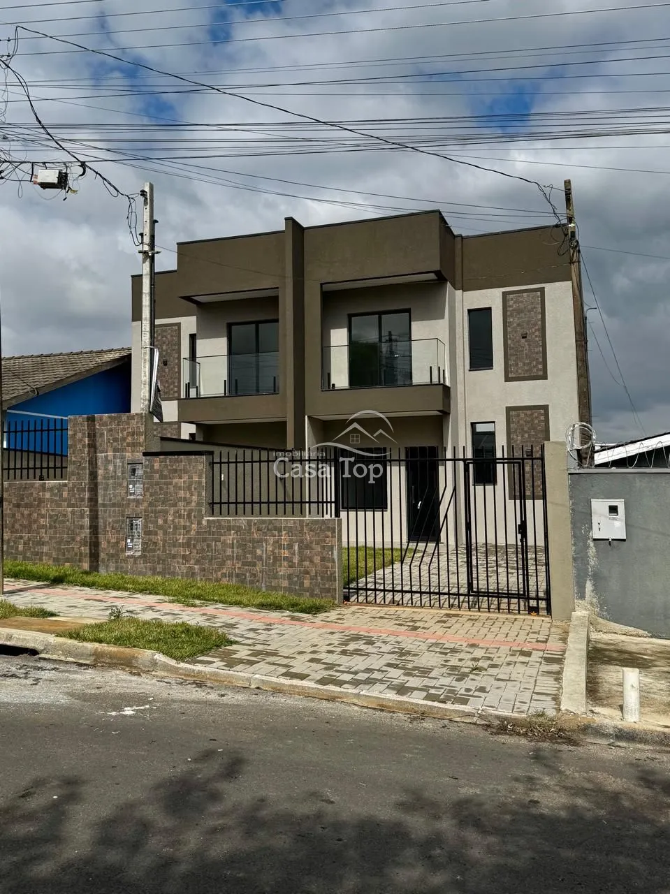 Sobrado à venda - Contorno