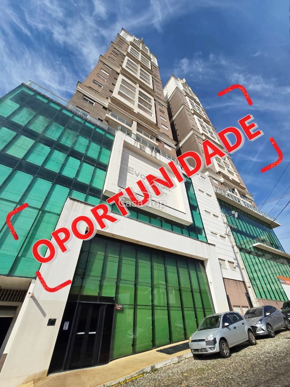 Apartamento mobiliado à venda no Edifício Evolution Towers - Centro (Em negociação)