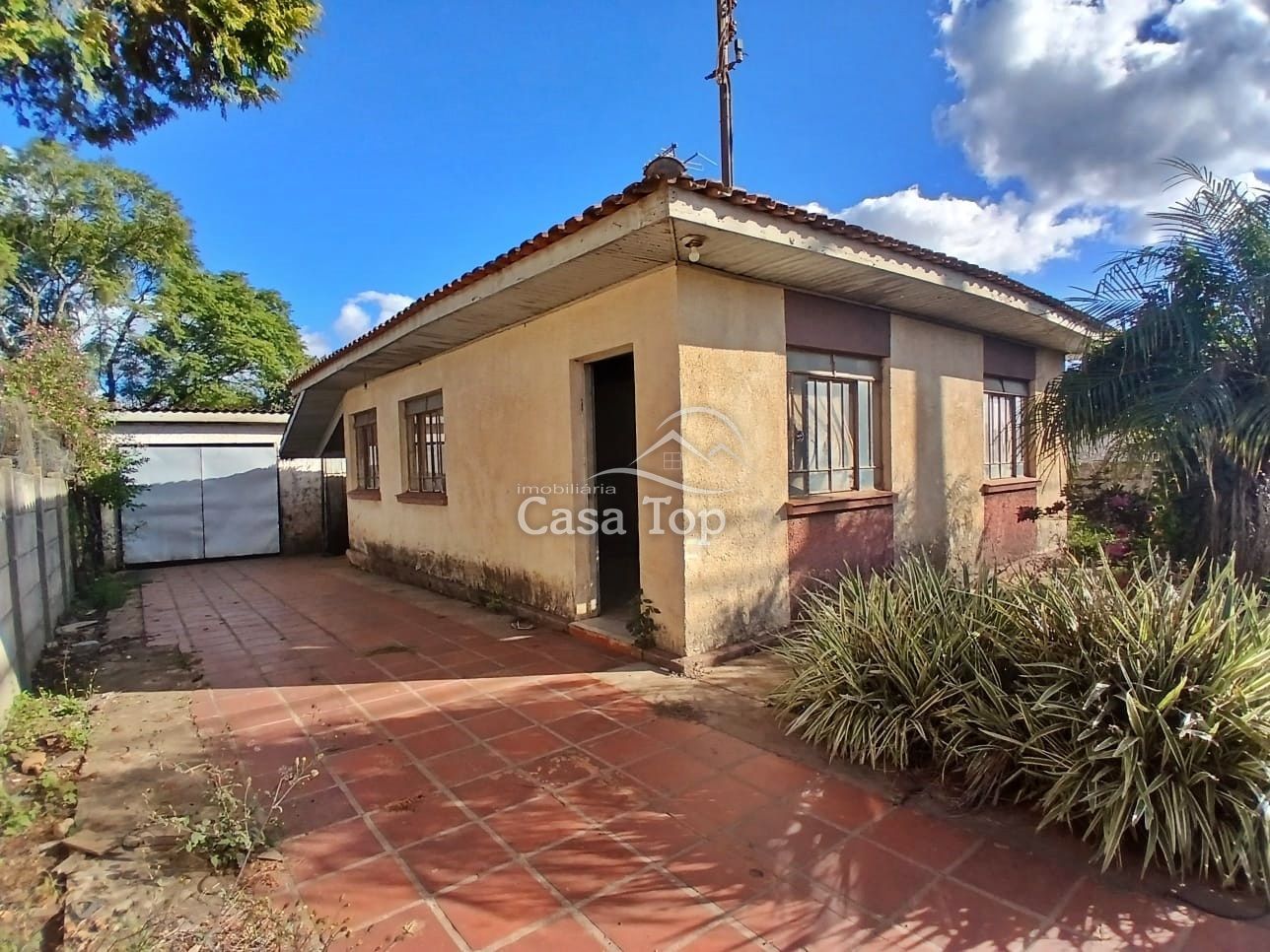 Casa comercial para alugar no Periquitos