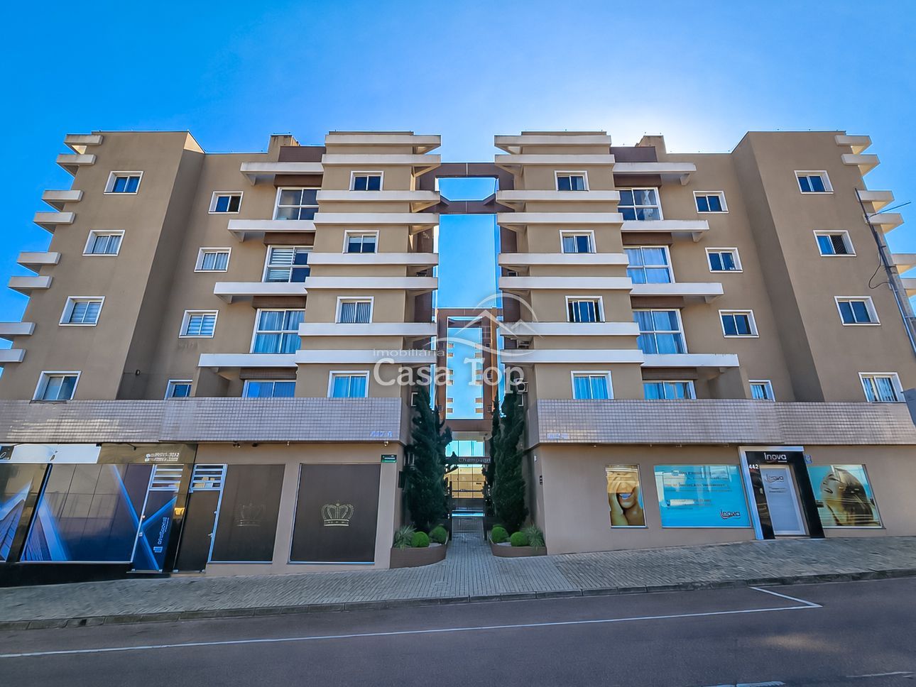 Apartamento semimobiliado para alugar Edifício Champagnat - Órfãs