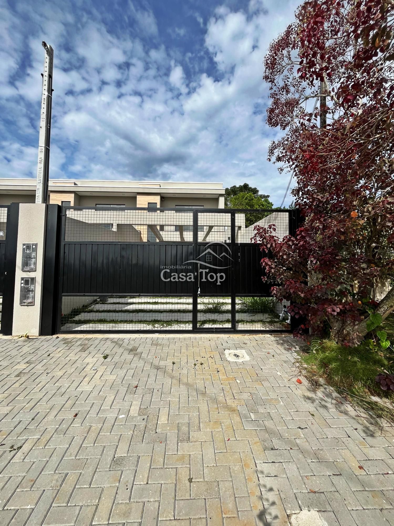 Sobrado à venda Órfãs