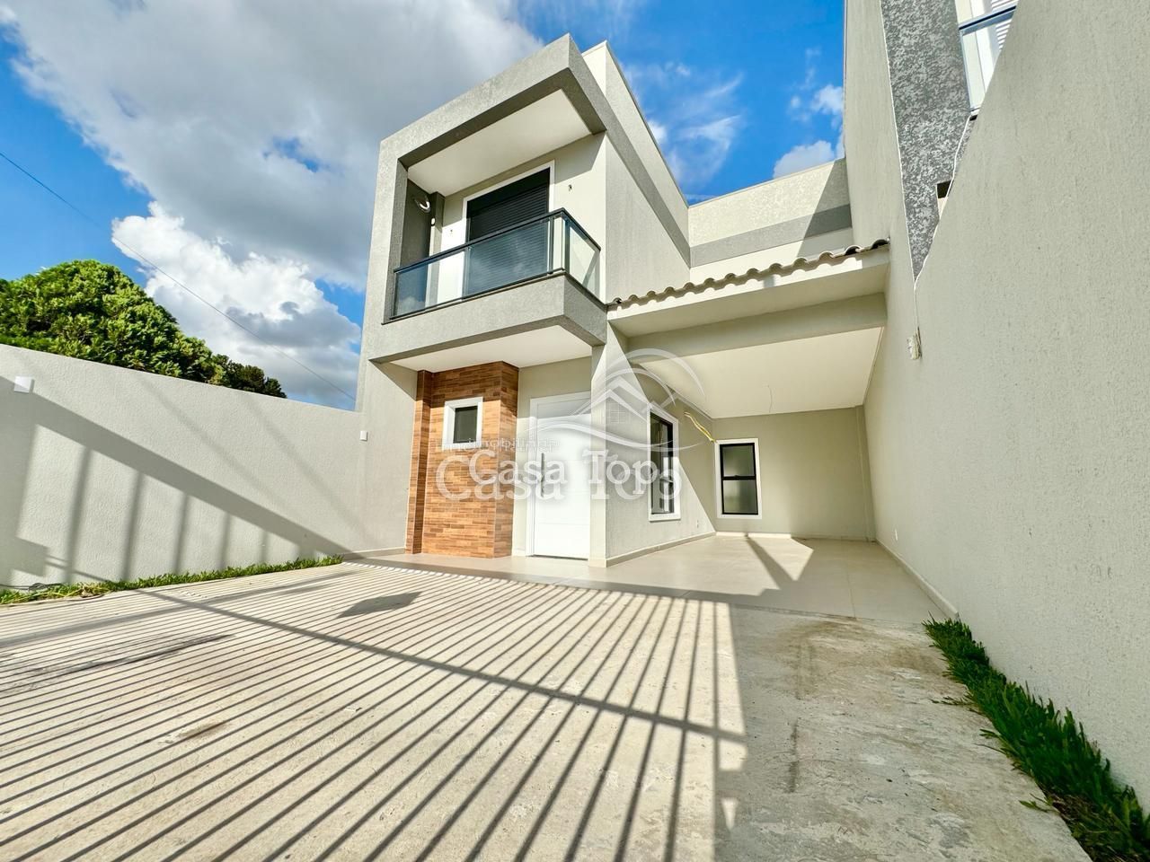 Sobrado triplex à venda Órfãs