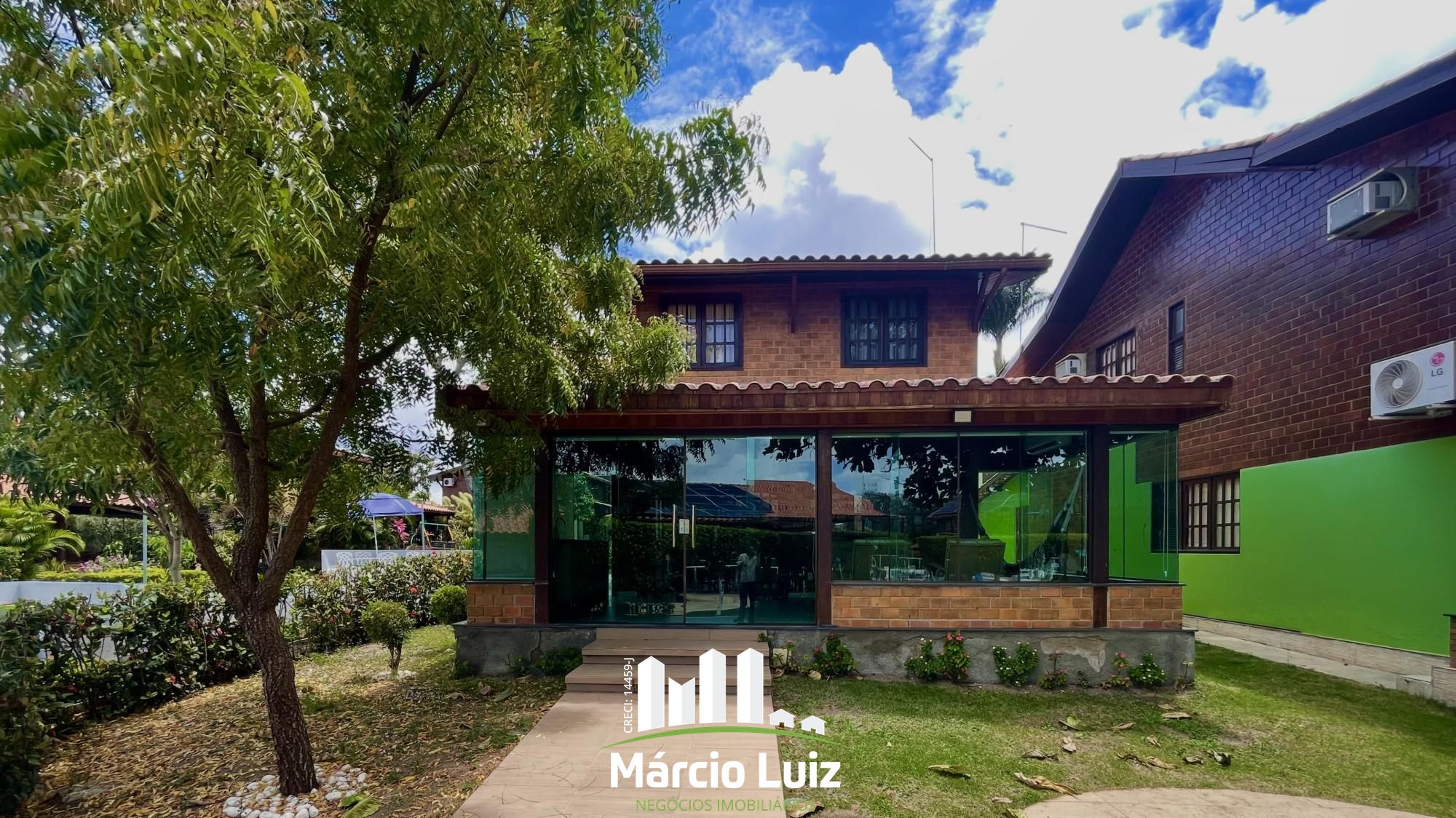 Casa com 04 Quartos à Venda no Condomínio Privê Solar Champerry