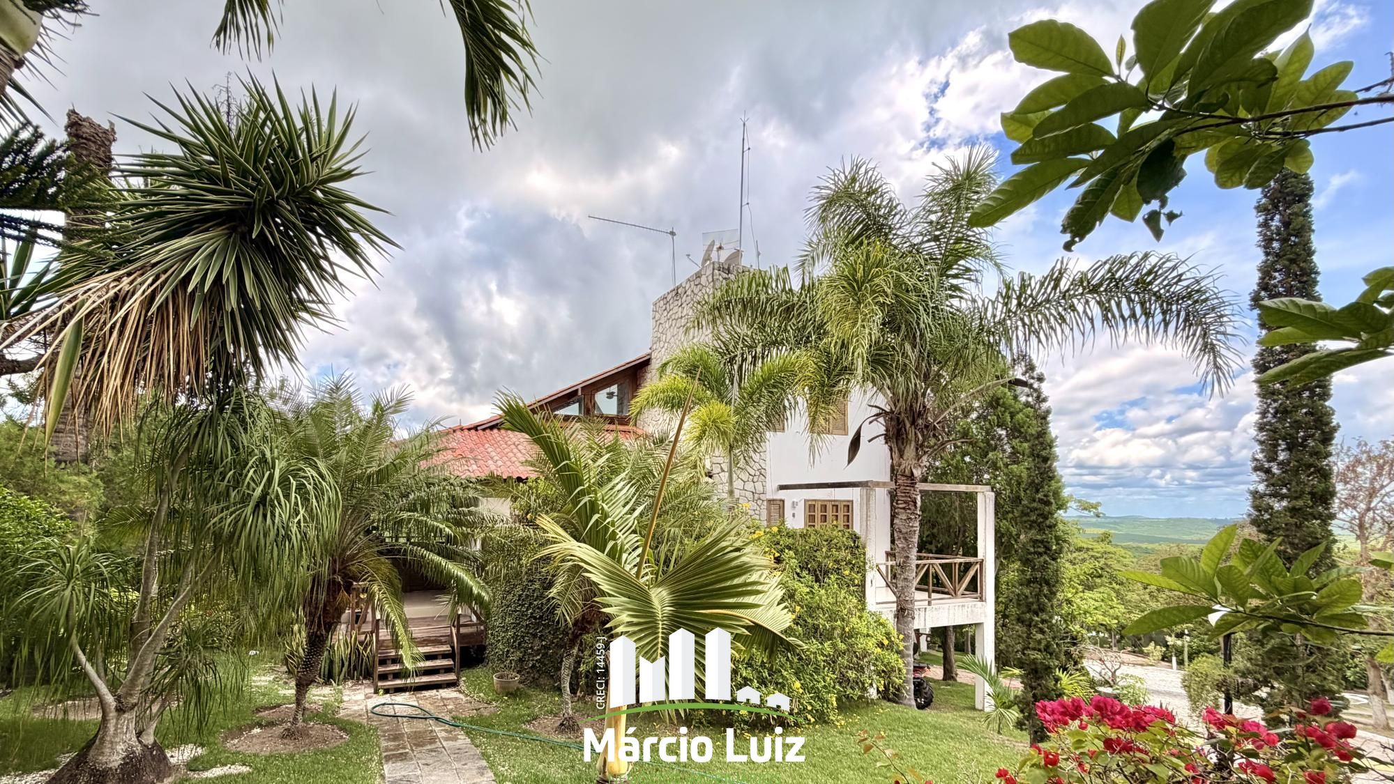 CASA À VENDA NO CONDOMÍNIO PEDRA DO VALE