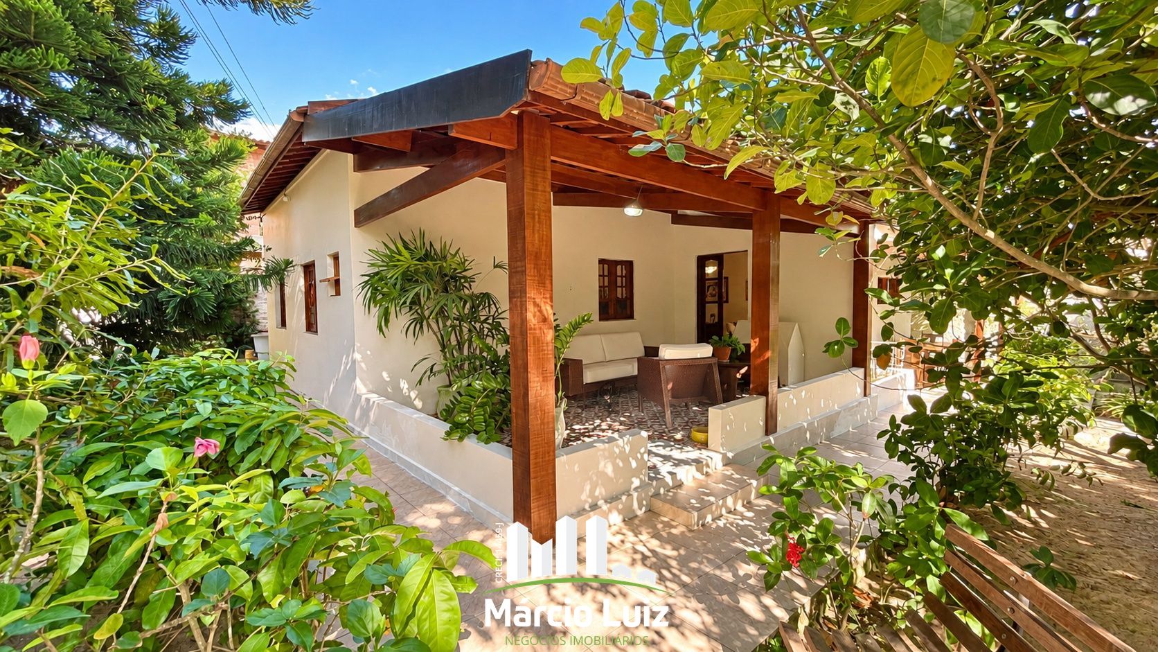 Casa à venda em Gravatá próximo à via local no bairro Nossa Sra. das Graças | De R$ 1.050.000,00 por R$ 900.000,00