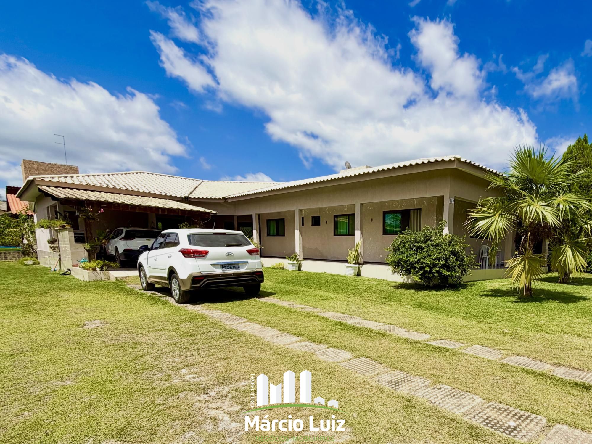 Casa de Alto Padrão à Venda no Condomínio Gravatá Country