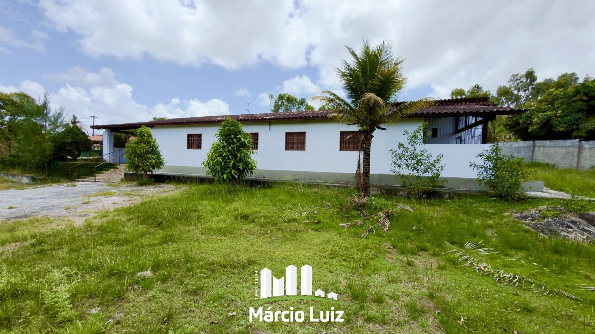 Casa à Venda em Gravatá com Ampla Área Verde