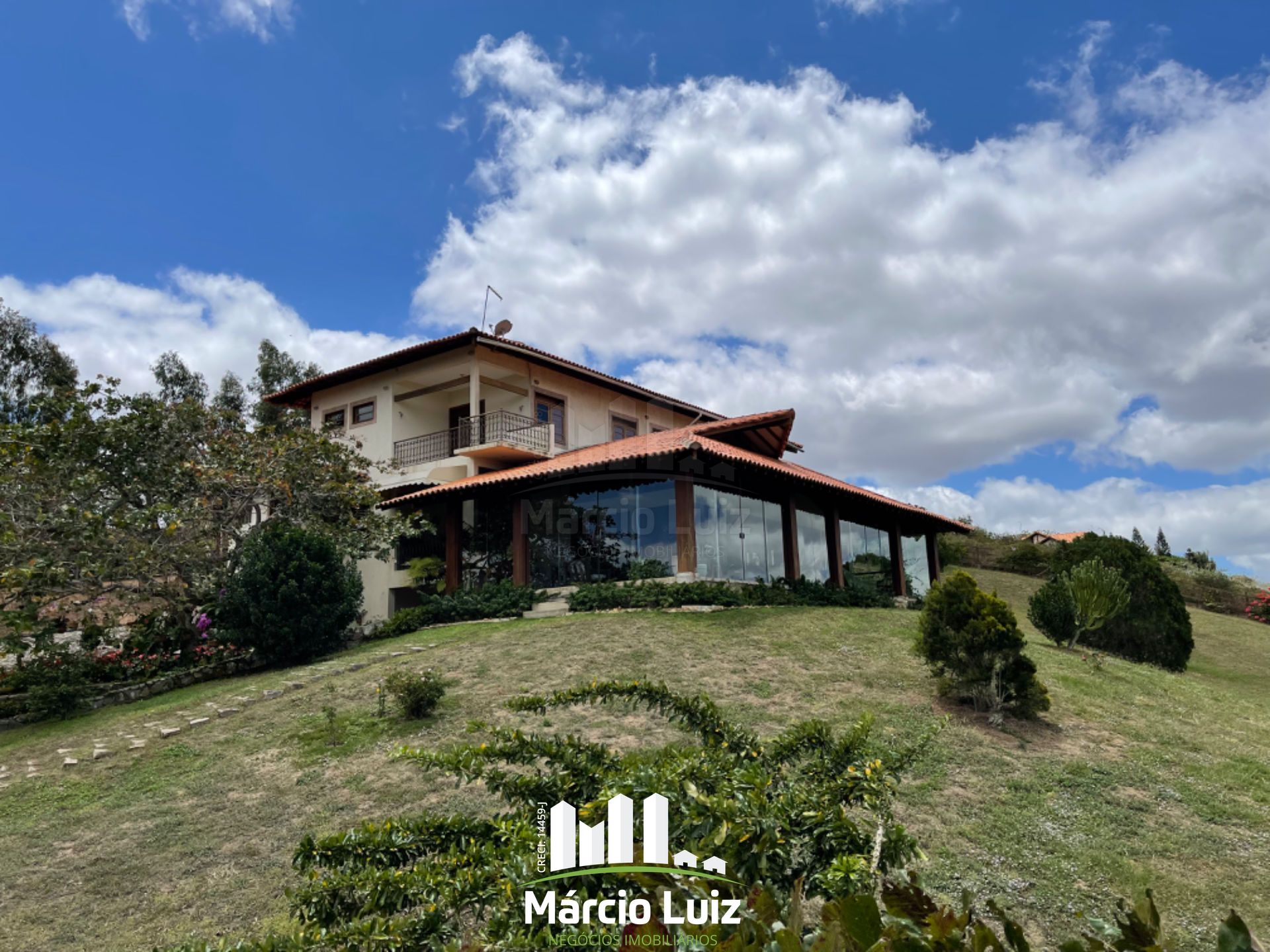 Casa de alto padrão à venda na Serra do Maroto