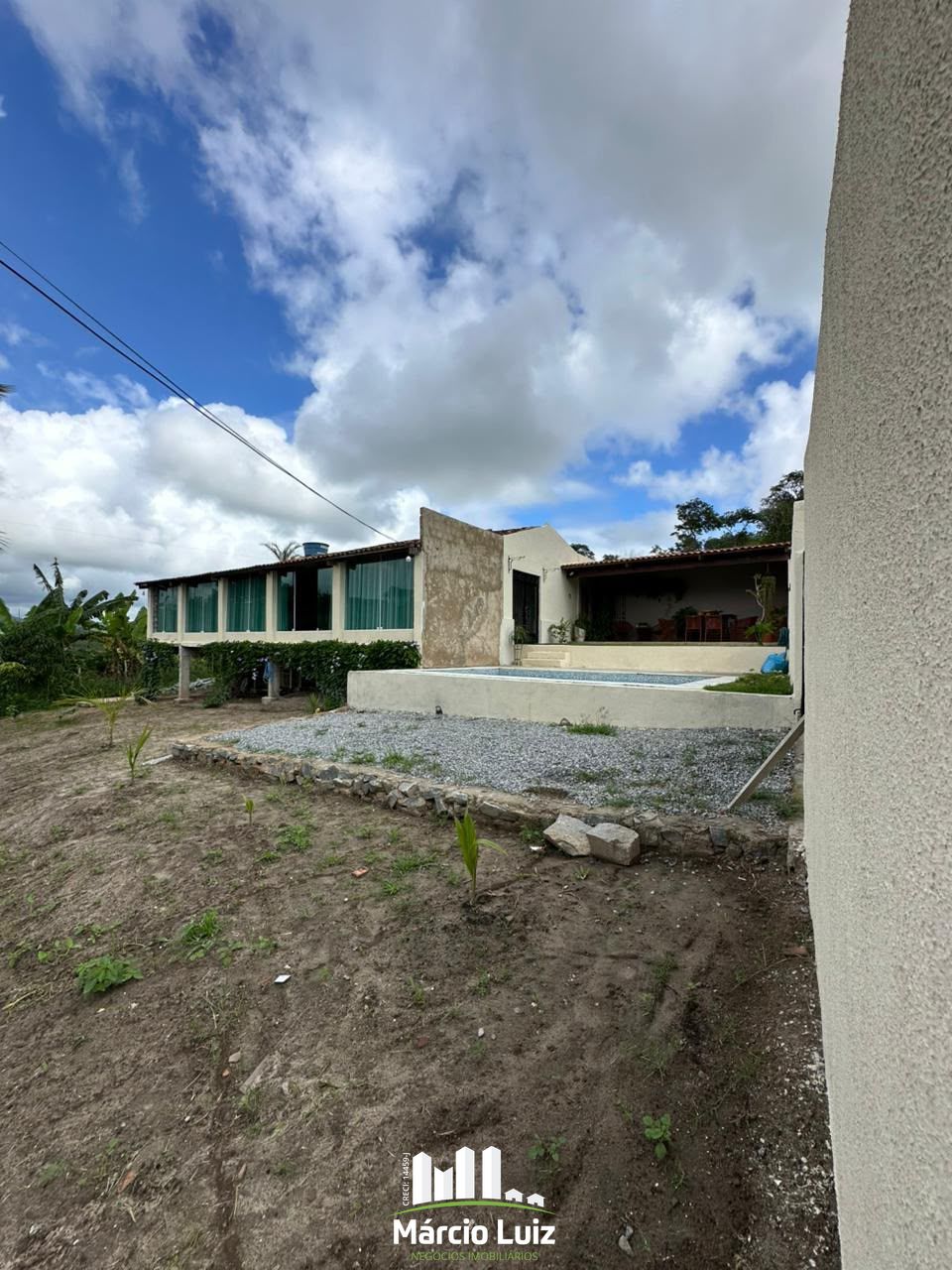 Casa Solta à Venda com Piscina e Espaço Gourmet em Gravatá