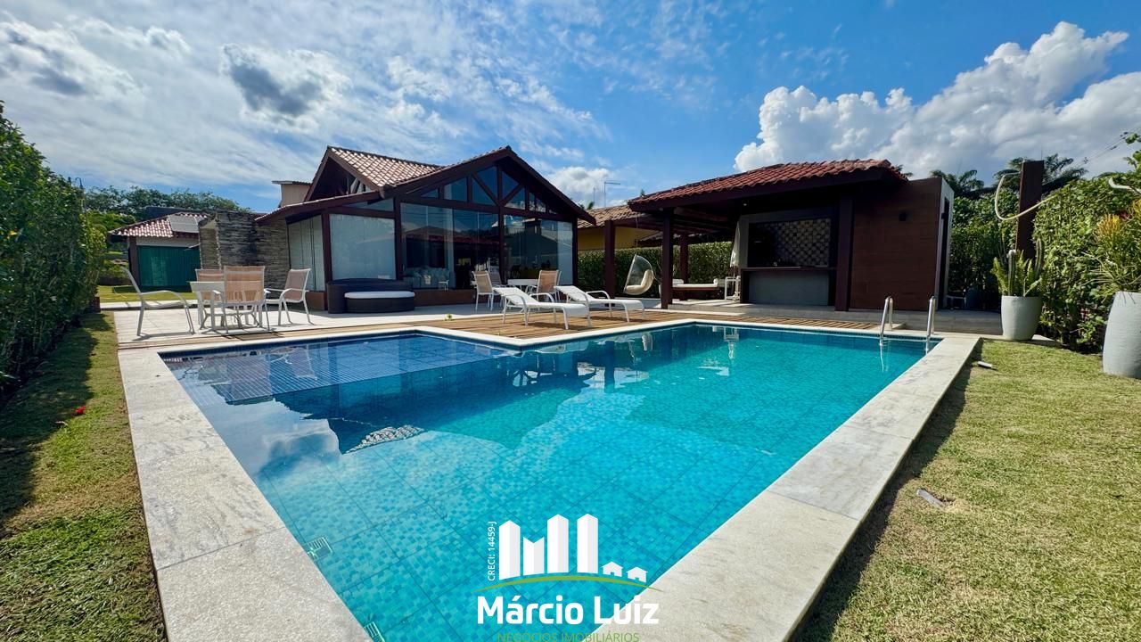 Casa de alto padrão à venda no Condomínio Monte Serrat