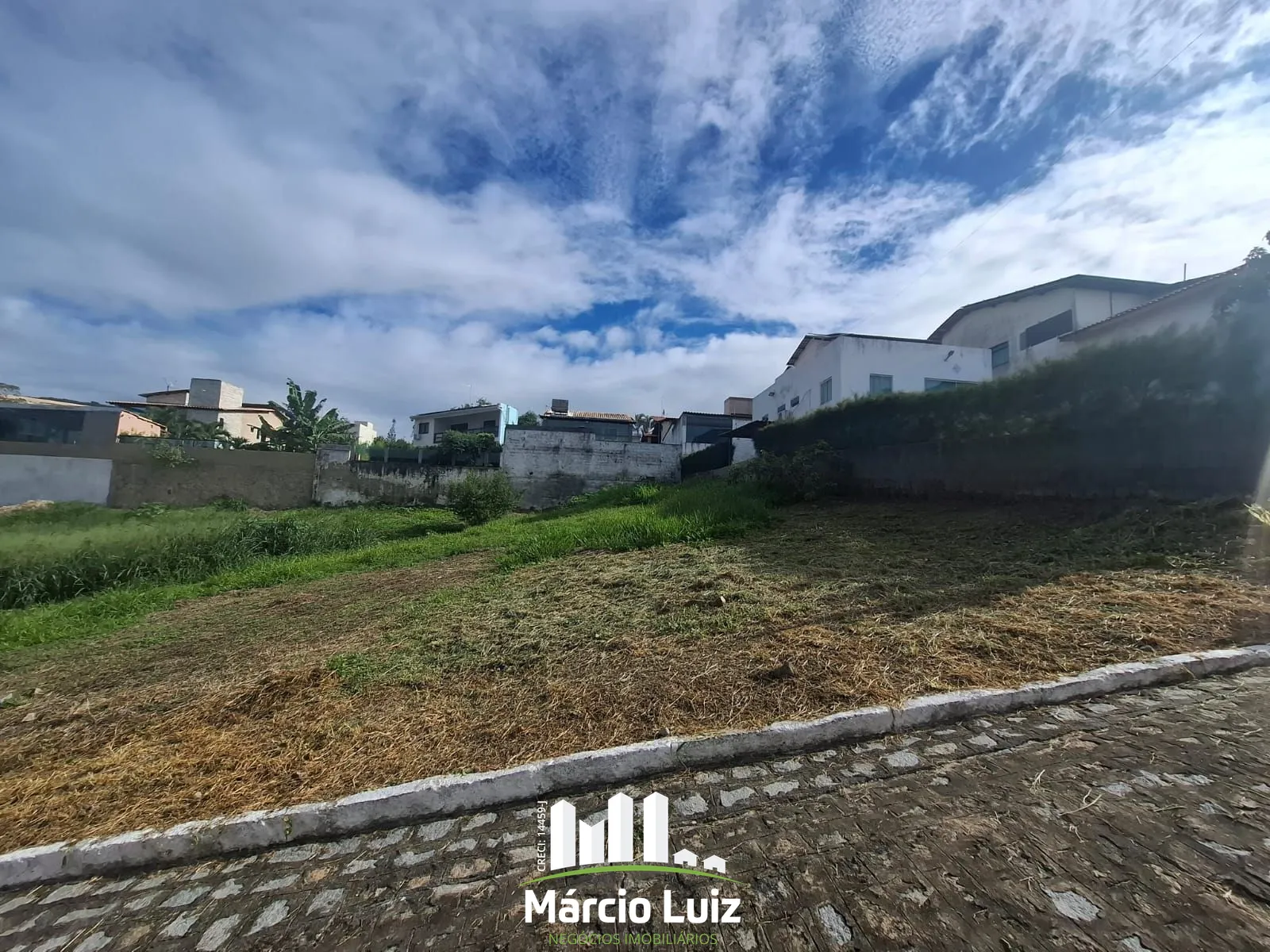 Terreno à Venda no Condomínio Maisons de France em Gravatá