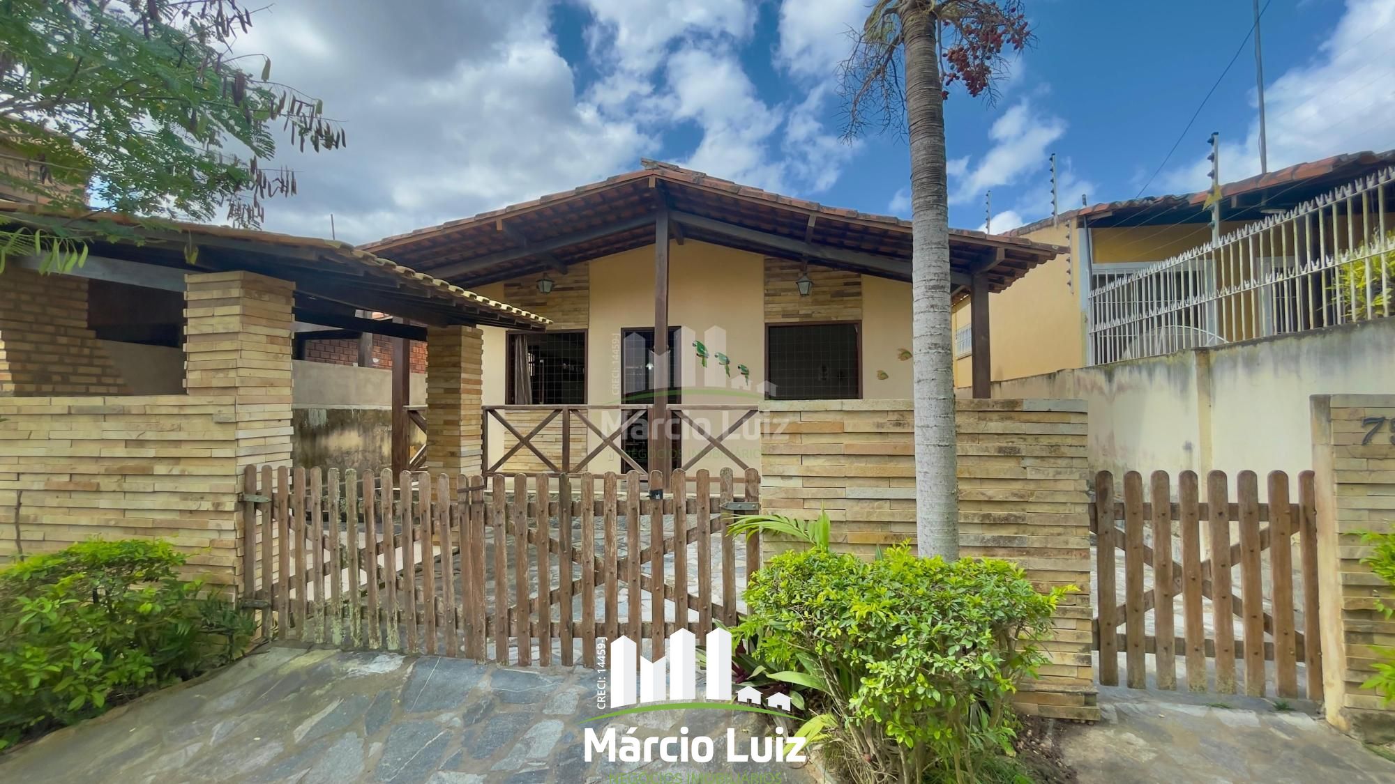 Casa solta com 03 quartos à venda em Gravatá