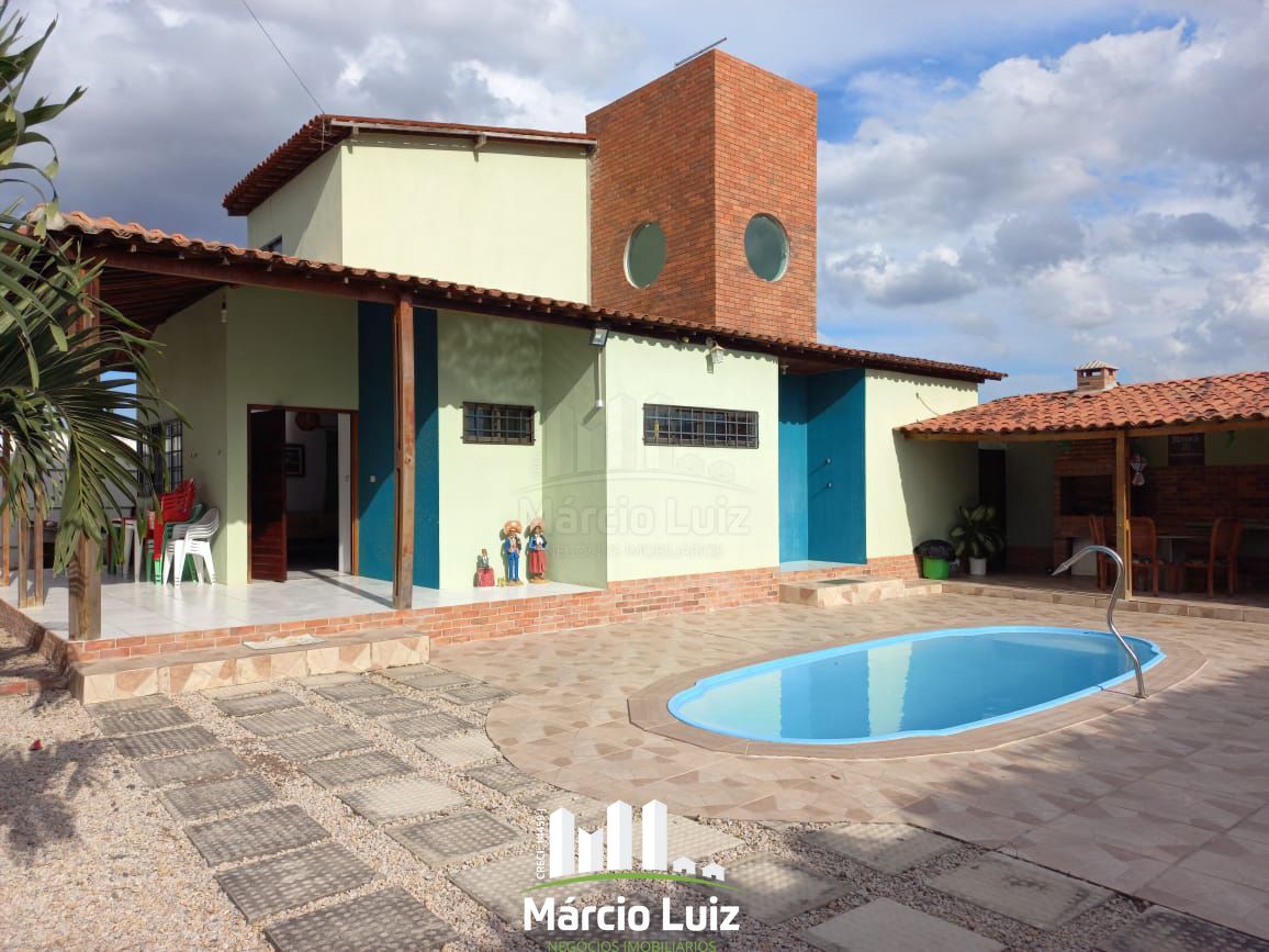 VENDIDA- Casa com 04 suítes em Gravatá no bairro Santana