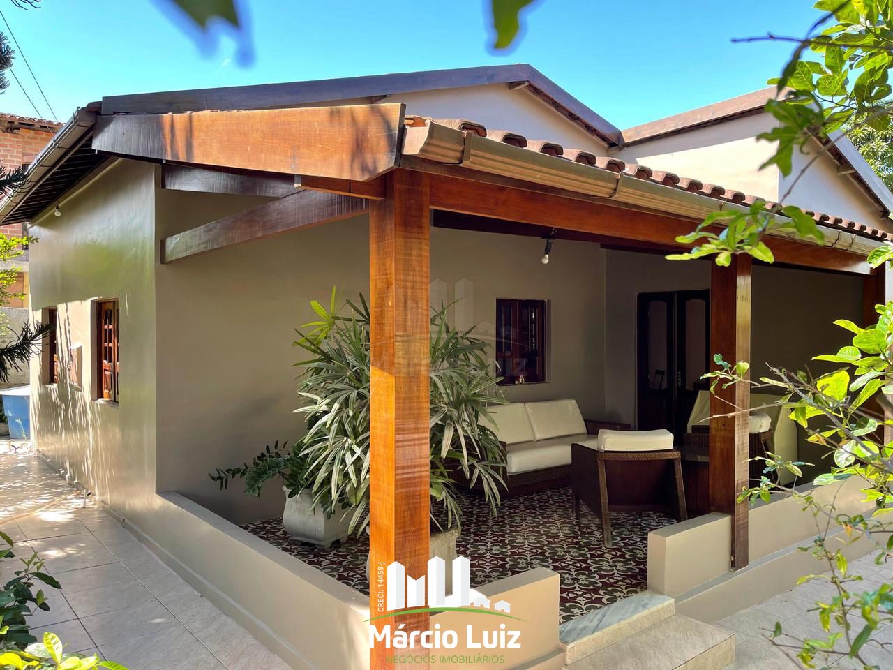 Casa à venda em Gravatá próximo à via local no bairro Nossa Sra. das Graças | De R$ 1.050.000,00 por R$ 900.000,00