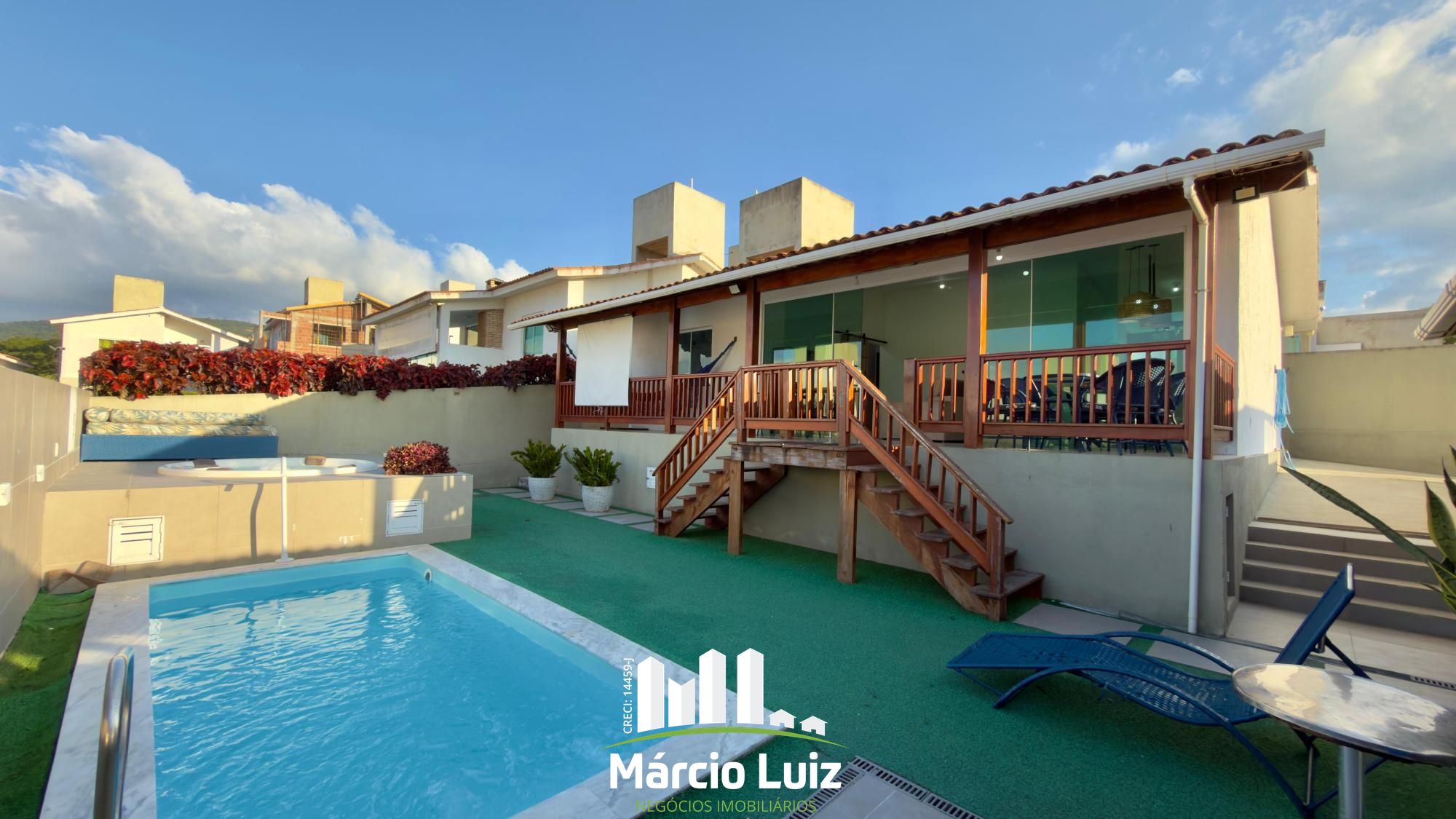 Casa Solta à Venda em Gravatá com 3 Suítes, Piscina e Jacuzzi