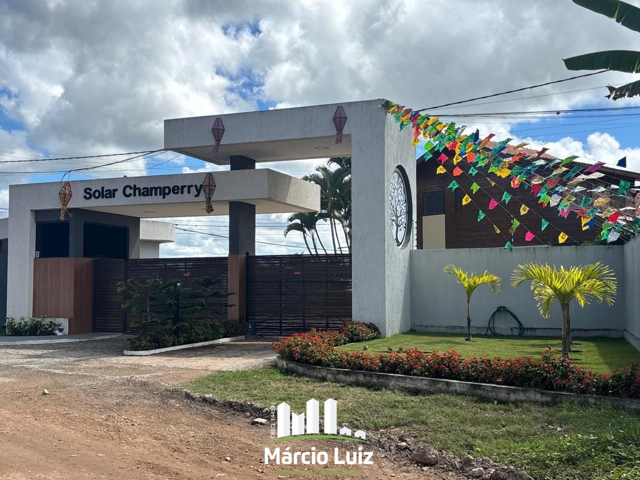 Casa com 04 Quartos à Venda no Condomínio Privê Solar Champerry