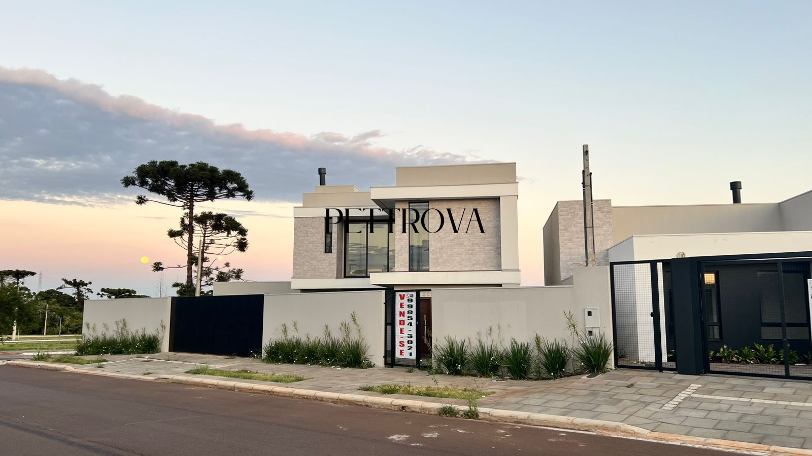 Sobrado à venda  no Cancelli - Cascavel, PR. Imóveis