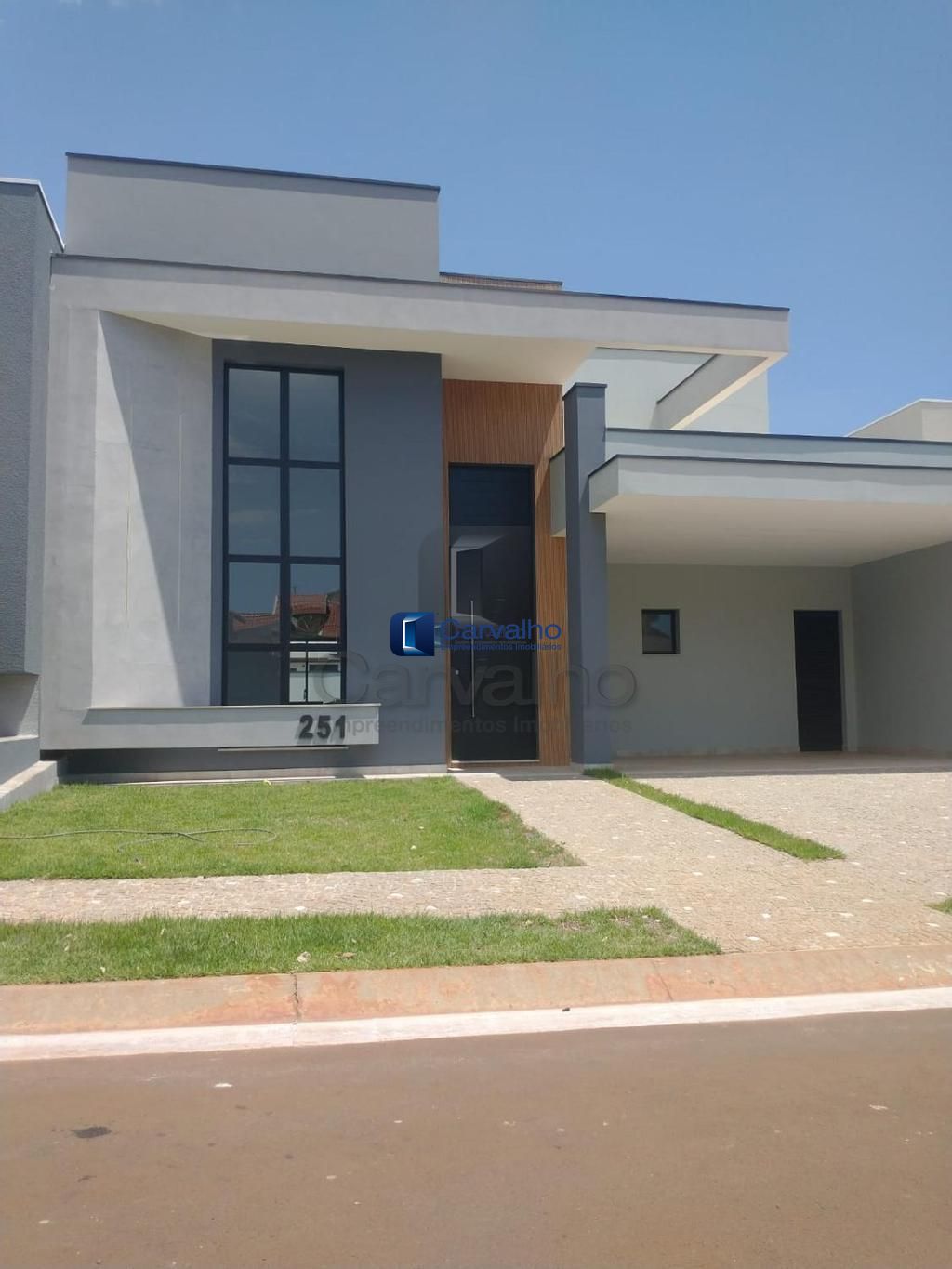 Casa à venda com 3 suítes Royal Garden Paulinia SP