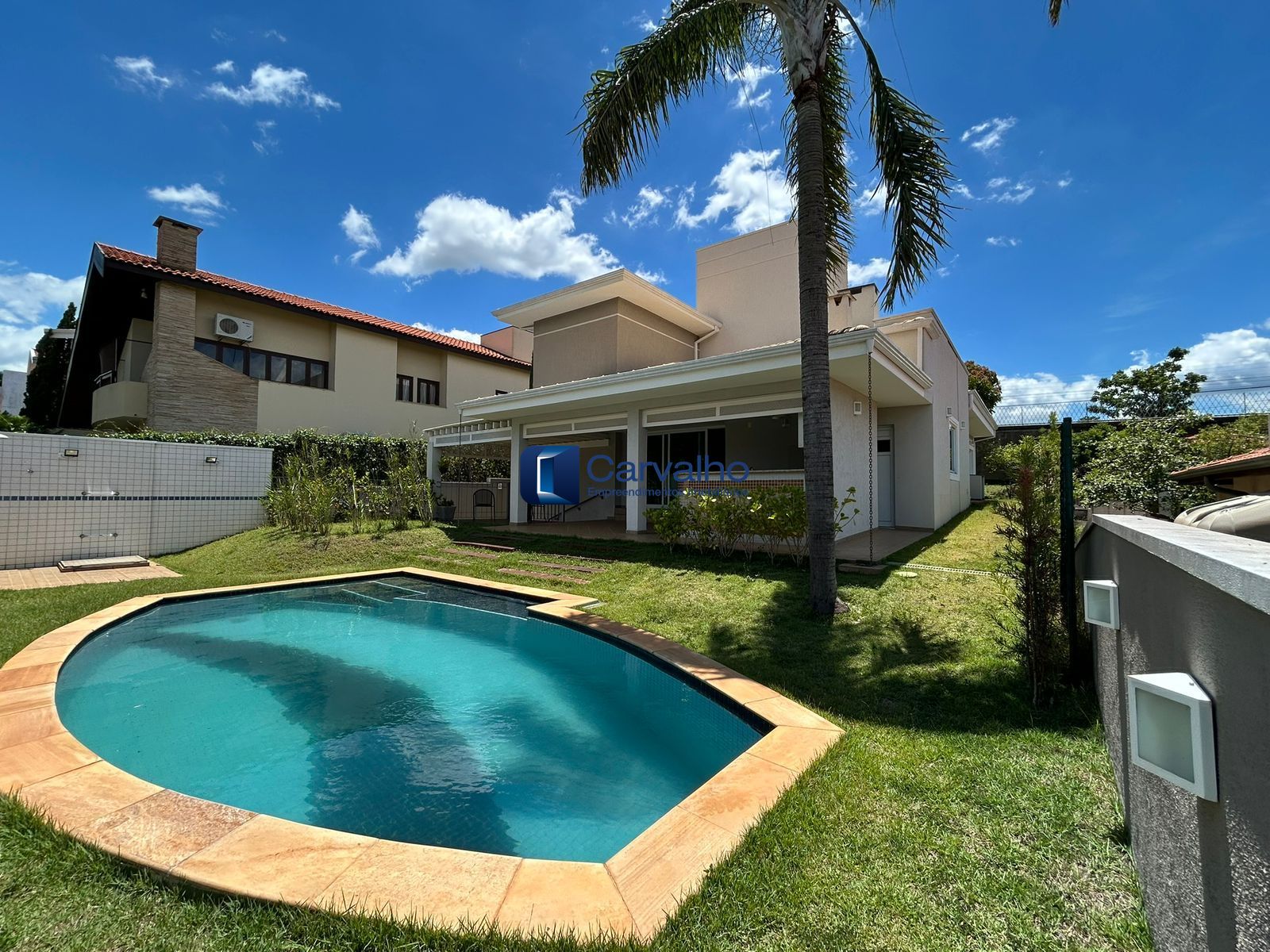 Casa à venda no condominío Alphaville Campinas 4 quartos sendo 2 suítes