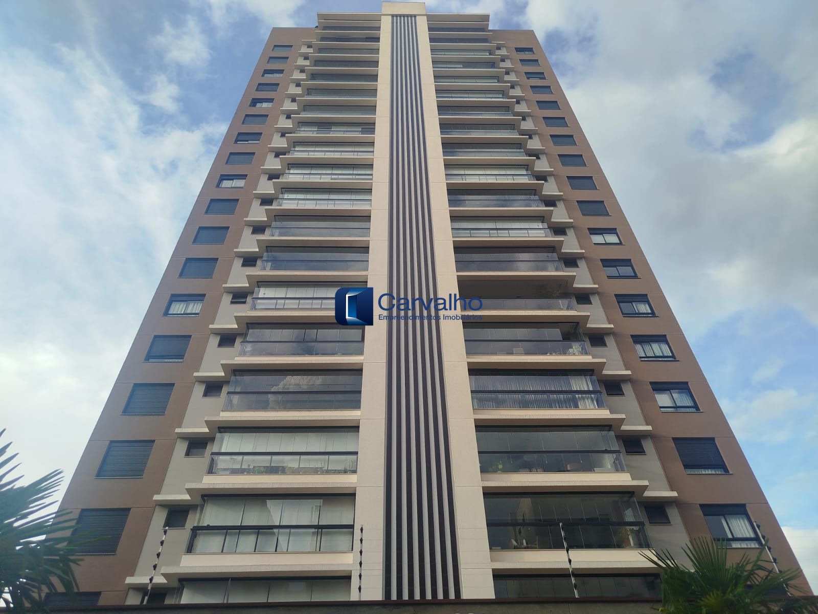 Apartamento Alto Padrão com 3 Suítes no Edifício Alto do Cambuí