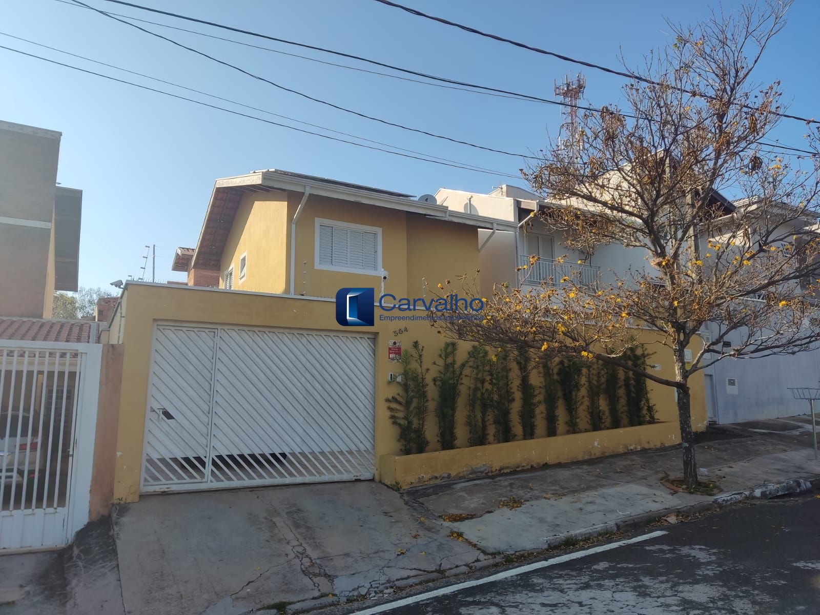 Sobrado no Parque Jambeiro com 3 Quartos, Energia Solar e Churrasqueira