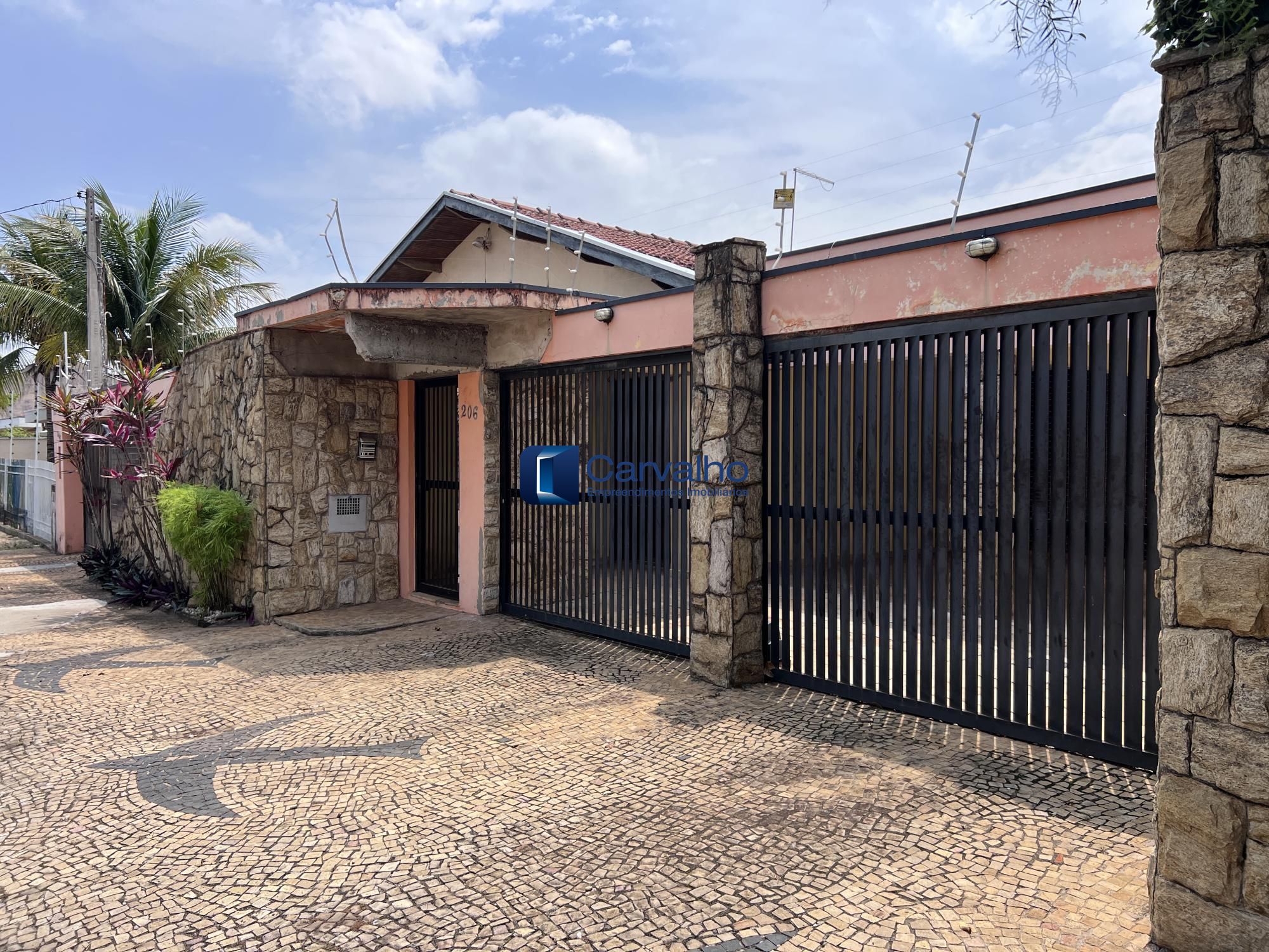 Casa Comercial com Amplo Terreno e Área de Lazer no Jardim Eulina – Campinas