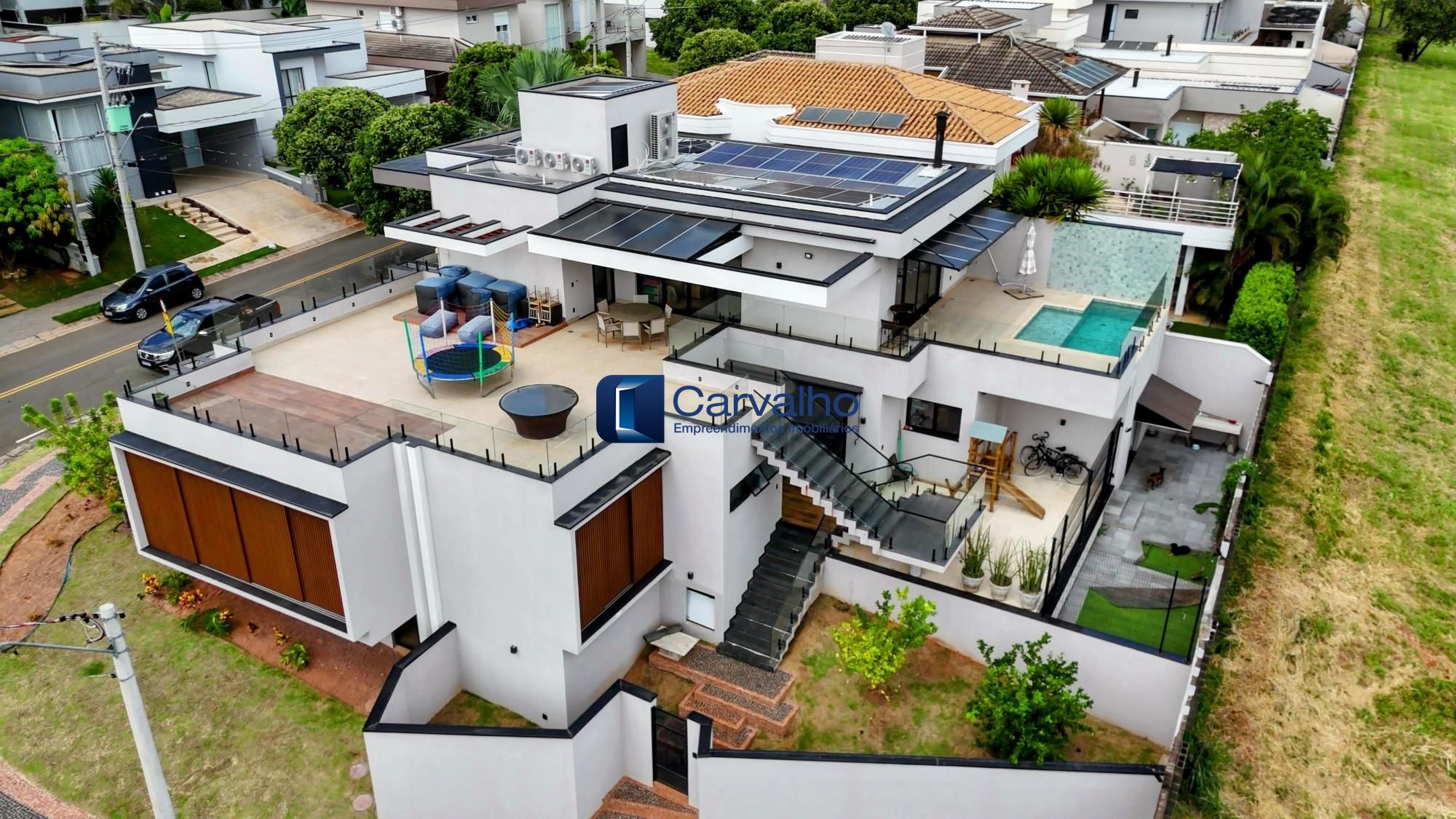 Casa à venda com 3 suítes,  sendo 438m² no Condomínio  Fribourg, Swiss Park