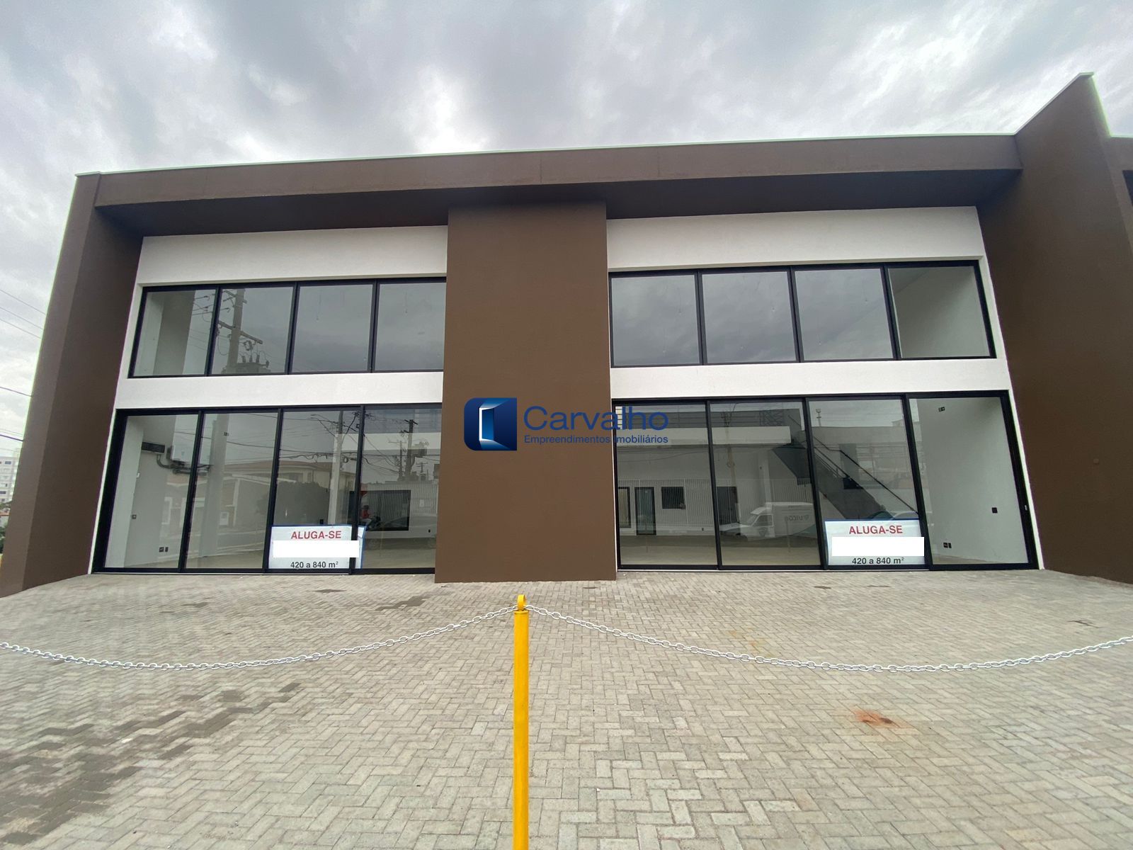 Locação de Salão Comercial com 840m², Mezanino e Estacionamento Amplo
