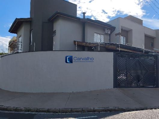 Casa à venda com 230m², 3 quartos e 2 vagas R$ 950.000