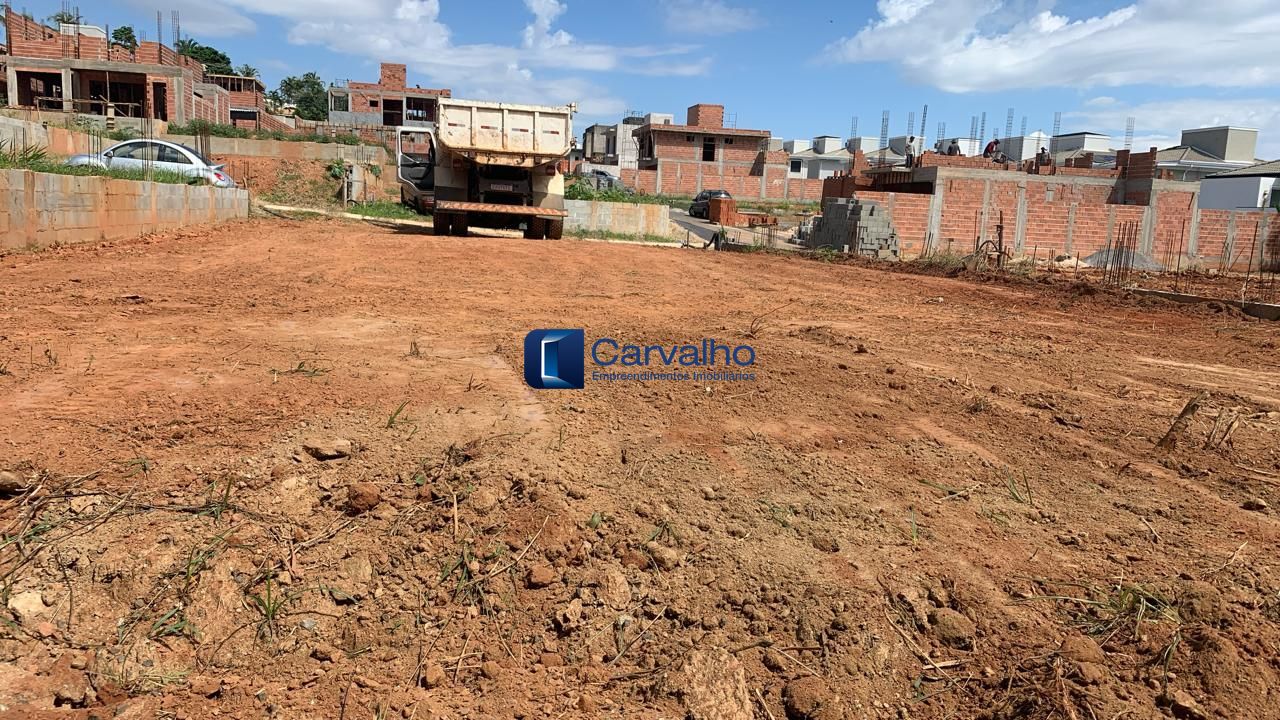 Terreno à Venda no Condomínio Villagio Pietra Santa com 272 m²