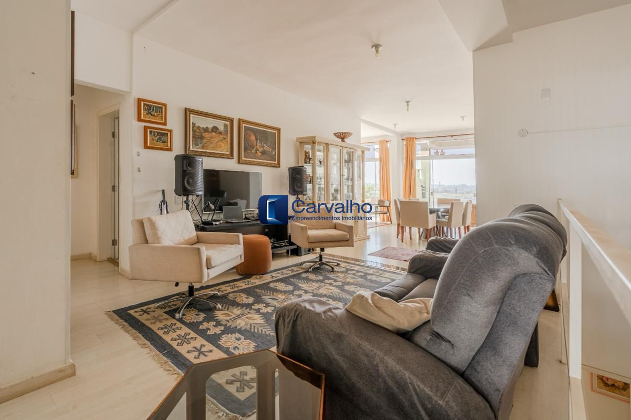 Casa Alto Padrão 430m² à Venda na Vila Brandina com 5 Quartos