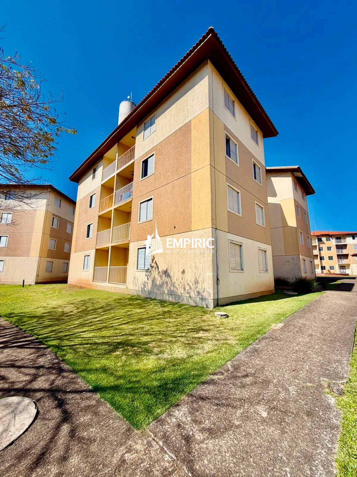 Apartamento à venda em Uvaranas, Ponta Grossa — Portal Chave Fácil
