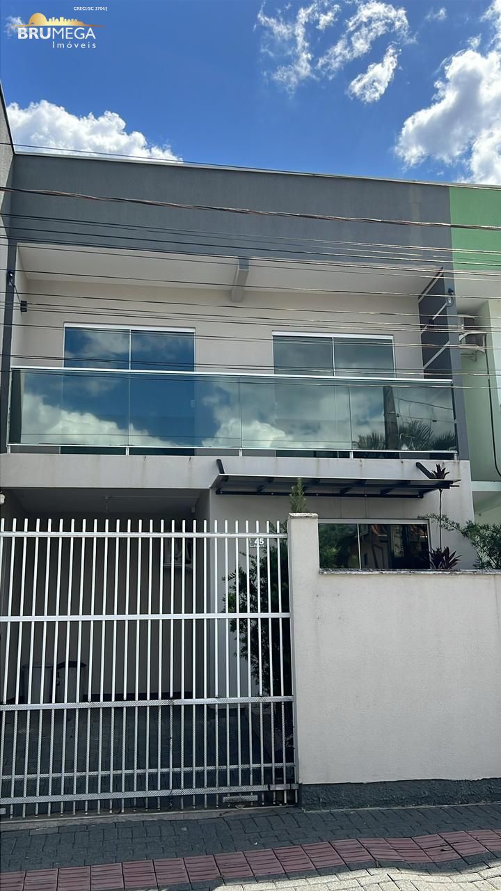 Sobrado de 3 quartos, 110m² no bairro Santa Terezinha, em Brusque | Eu Corretor