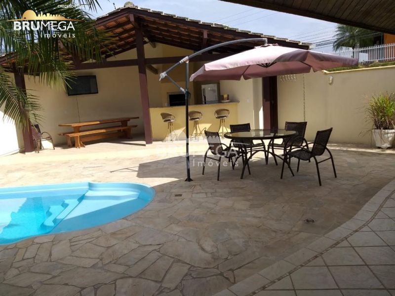 Casa de 4 quartos, 294m² no bairro Centro I, em Brusque | Eu Corretor