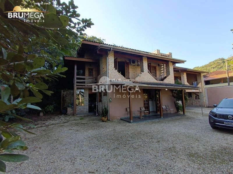 Casa de 4 quartos, 340m² no bairro Centro II, em Brusque | Eu Corretor