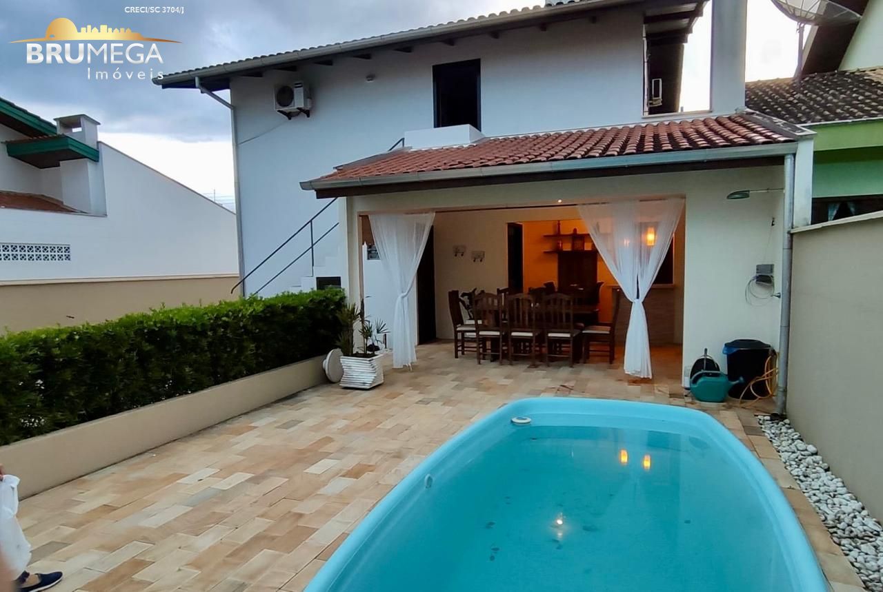 Casa de 4 quartos, 240m² no bairro Souza Cruz, em Brusque | Eu Corretor
