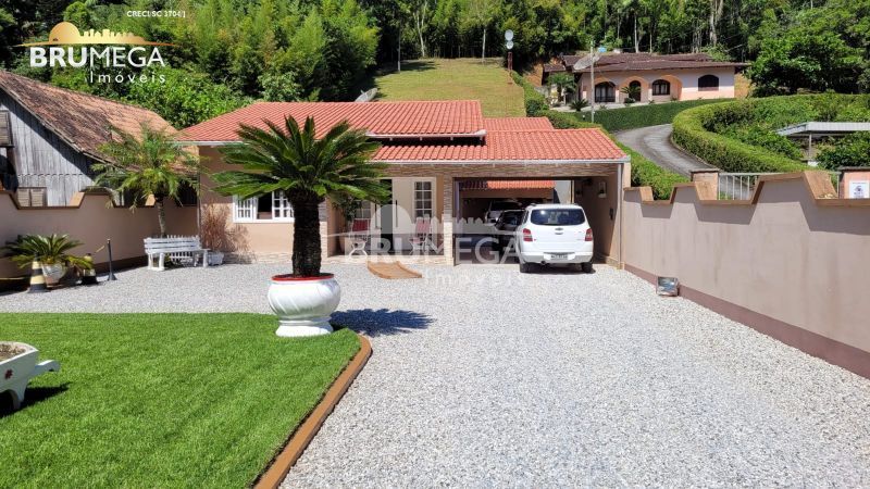 Loja / Salão / Ponto Comercial de 4 quartos, 209m² no bairro Primeiro de Maio, em Brusque | Eu Corretor
