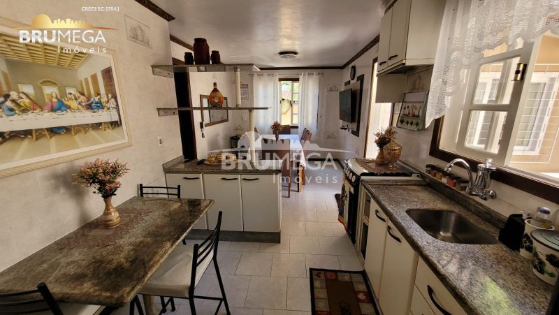 Loja / Salão / Ponto Comercial de 4 quartos, 209m² no bairro Primeiro de Maio, em Brusque | Eu Corretor