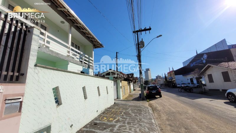 Sala Comercial de 400m² no bairro Centro I, em Brusque | Eu Corretor